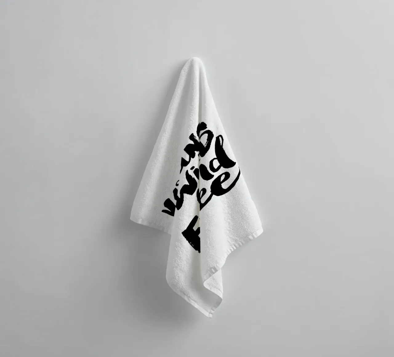 Giovane selvaggio e libero Typografie Design in bianco e nero asciugamano da bagno da THE MOTIVATED TYPE