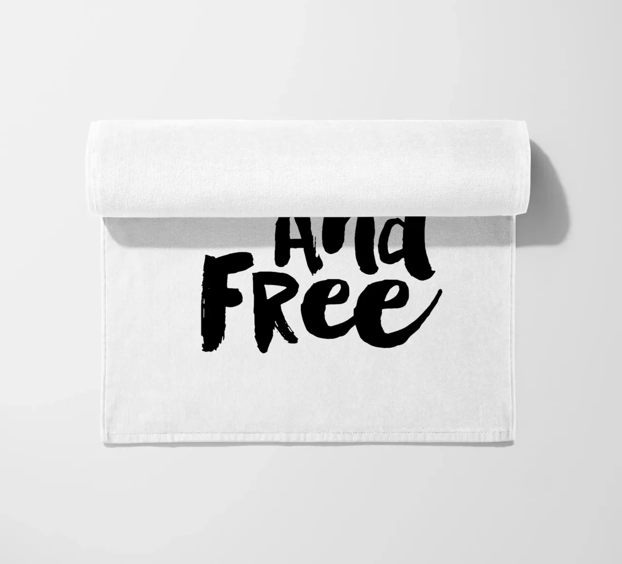 Giovane selvaggio e libero Typografie Design in bianco e nero telo mare da THE MOTIVATED TYPE