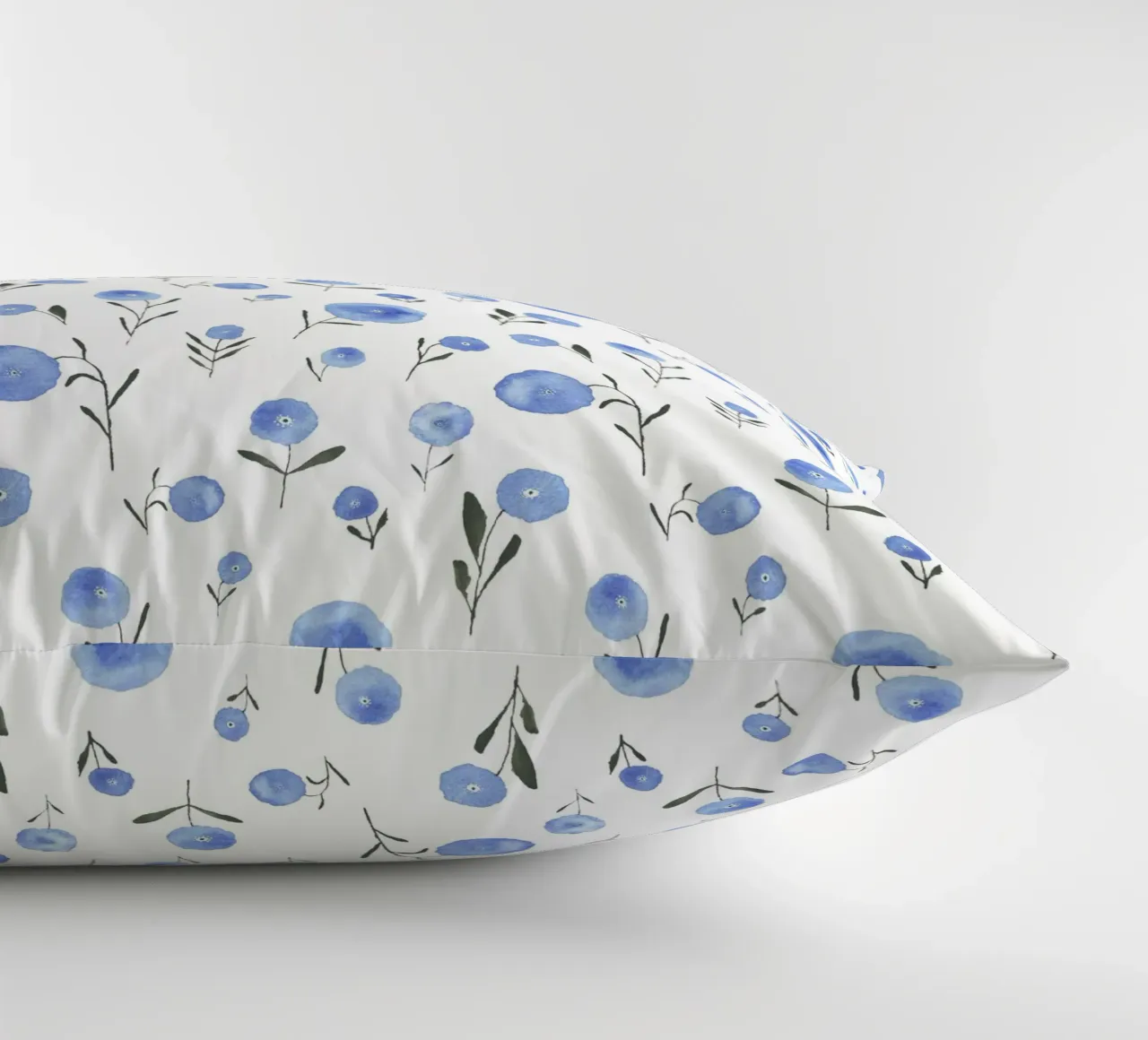 Claudia Voglhuber - Blaue Blumen cuscino da The Artcircle