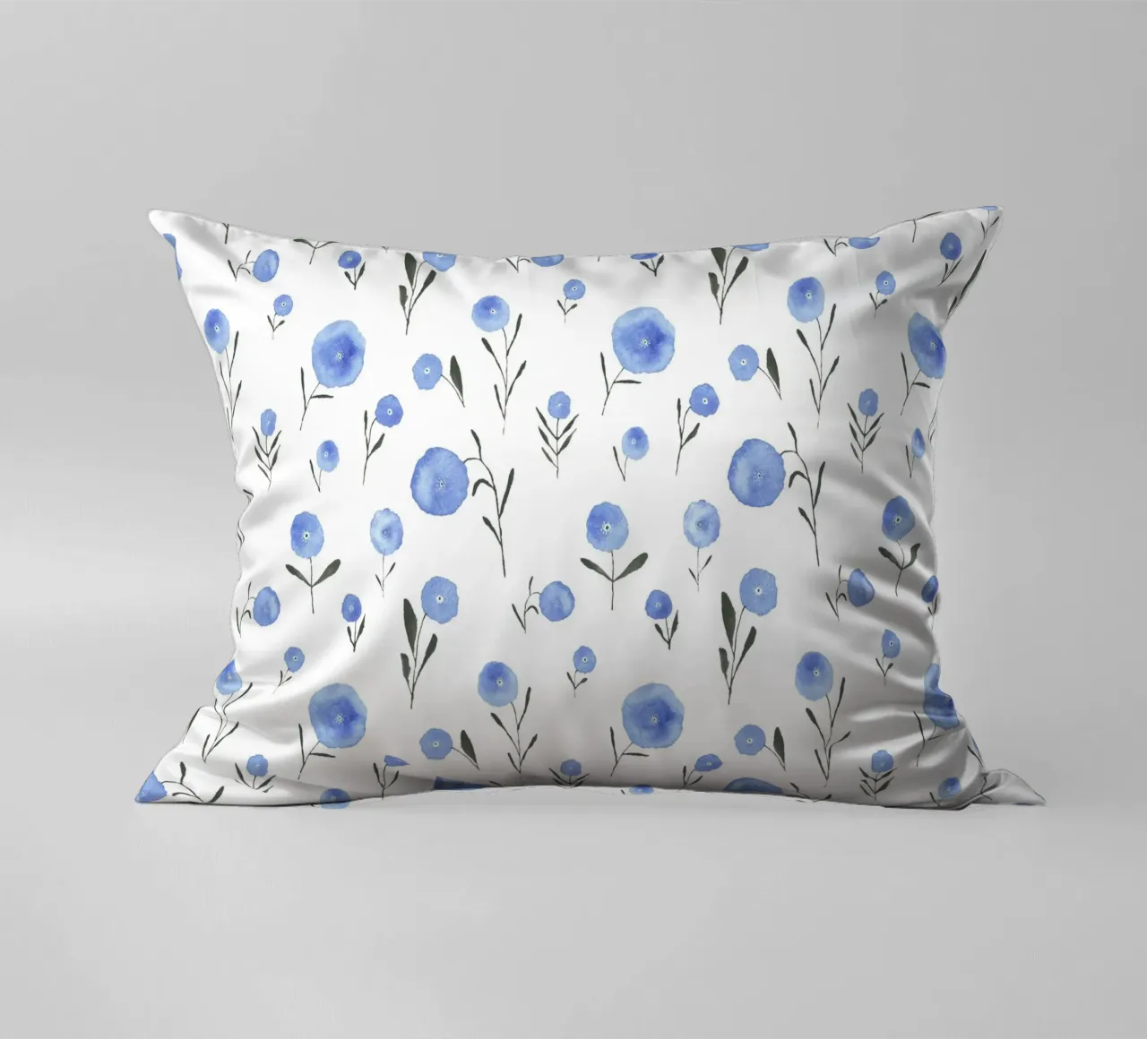Claudia Voglhuber - Blaue Blumen cuscino da The Artcircle