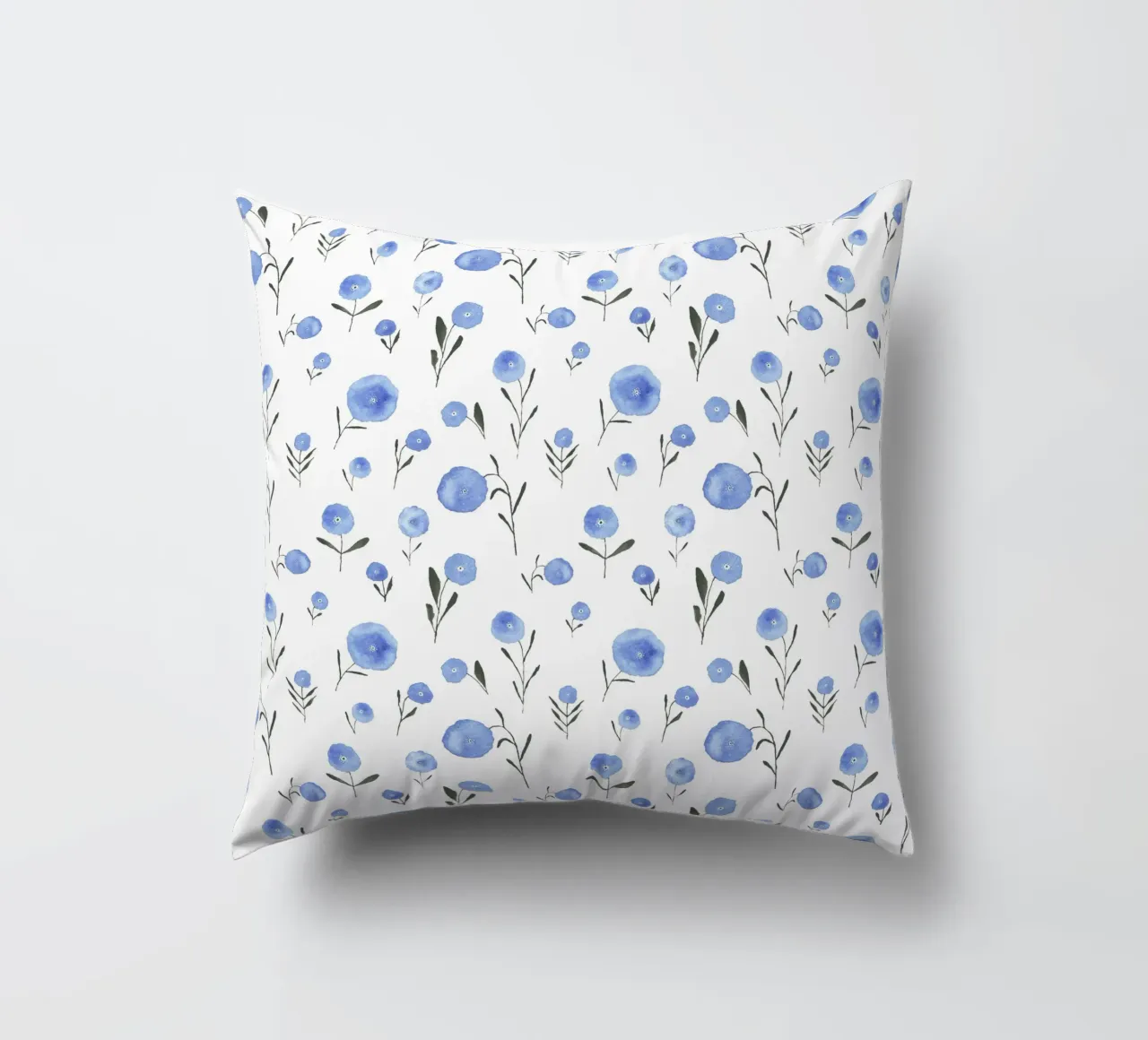 Claudia Voglhuber - Blaue Blumen cuscino da The Artcircle
