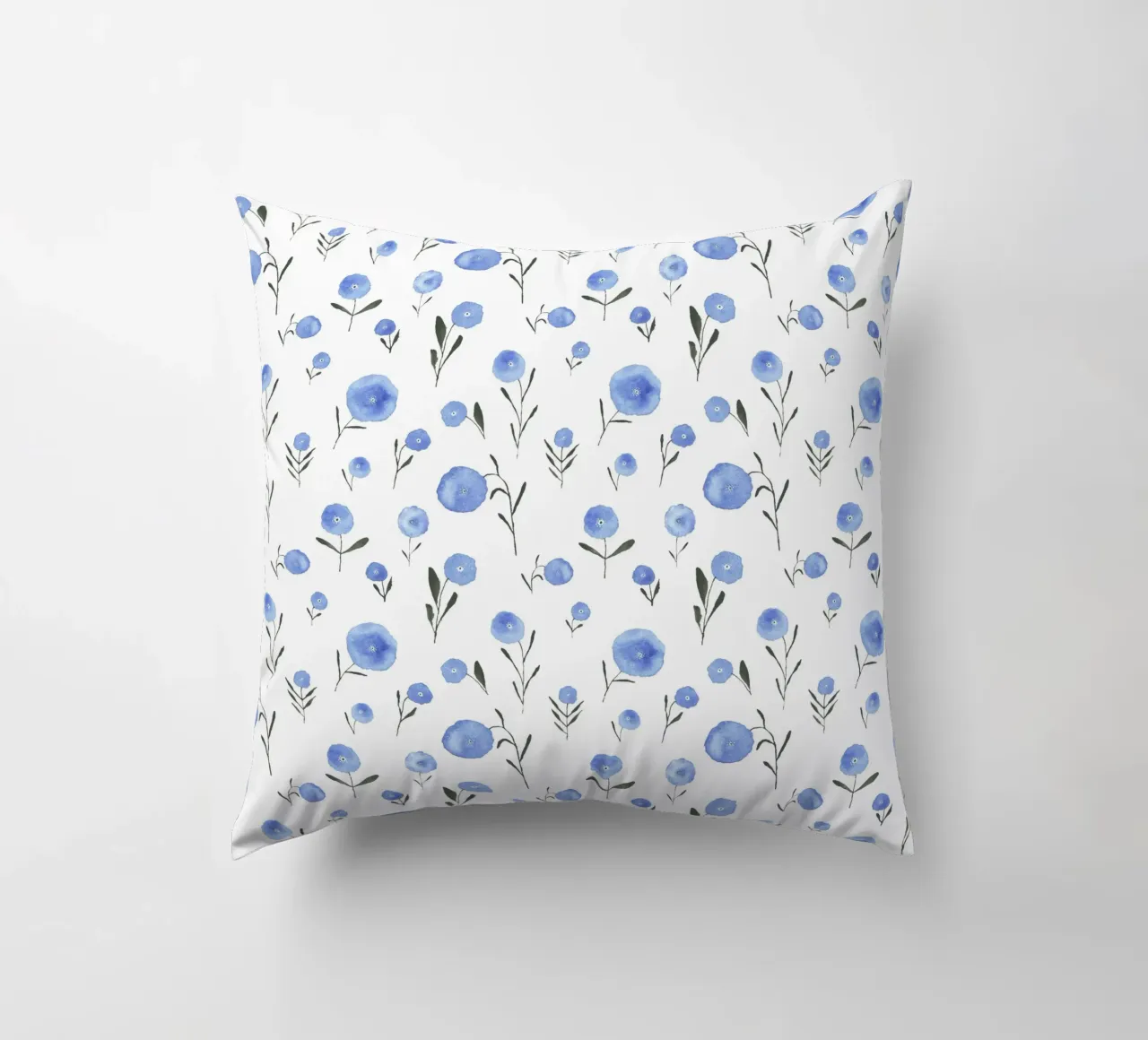Claudia Voglhuber - Blaue Blumen cuscino da The Artcircle
