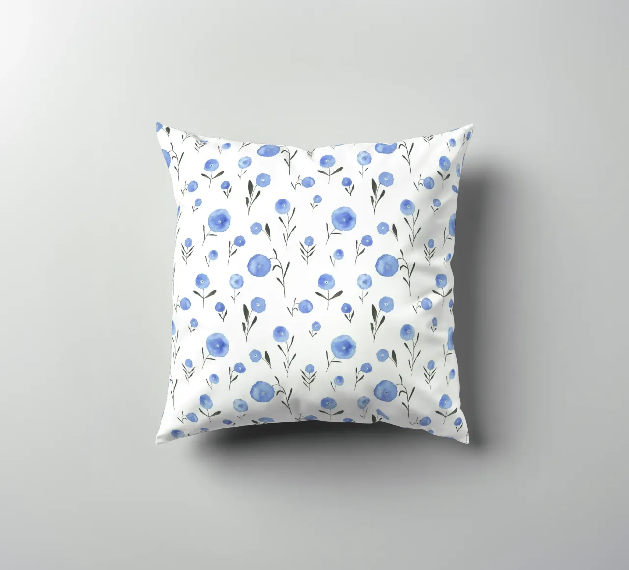 Claudia Voglhuber - Blaue Blumen cuscino da The Artcircle