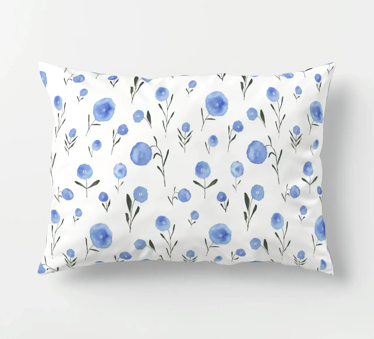 Claudia Voglhuber - Blaue Blumen cuscino da The Artcircle