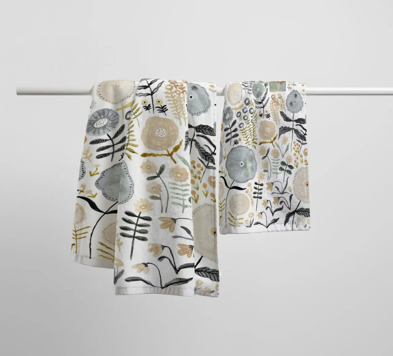 Claudia Voglhuber - Blumenmeer 01 asciugamano da bagno da The Artcircle
