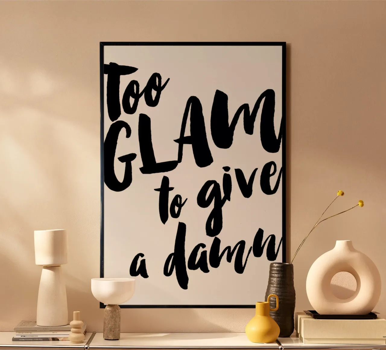 Too Glam poster con telaio in alluminio da Maria Kritzas