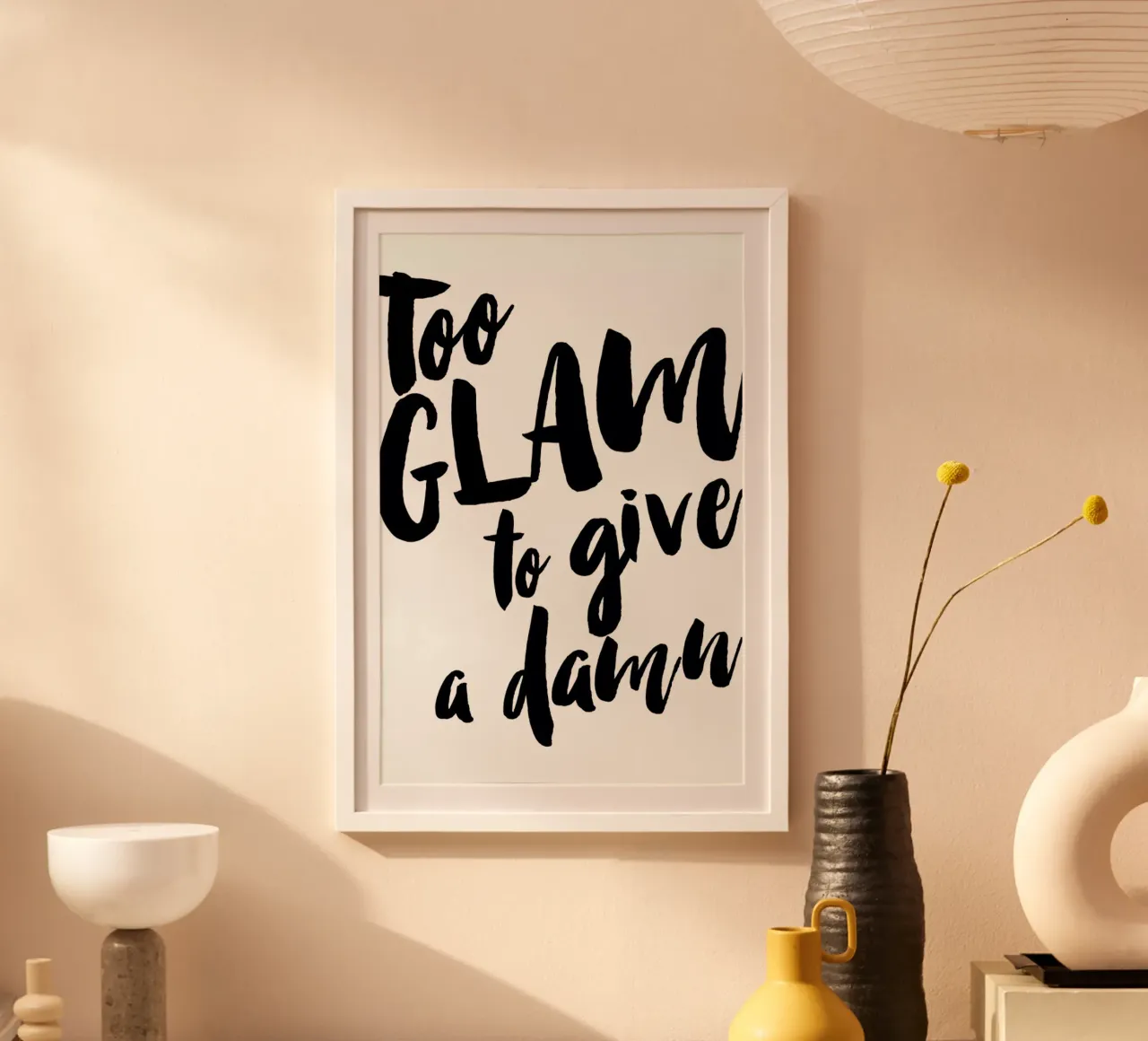 Too Glam poster con telaio in alluminio da Maria Kritzas