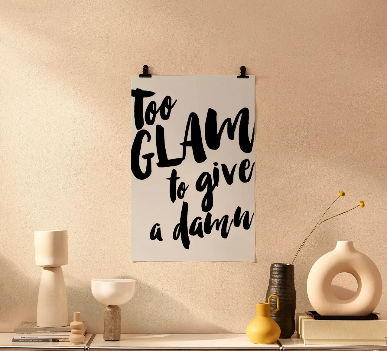 Too Glam poster con telaio in alluminio da Maria Kritzas
