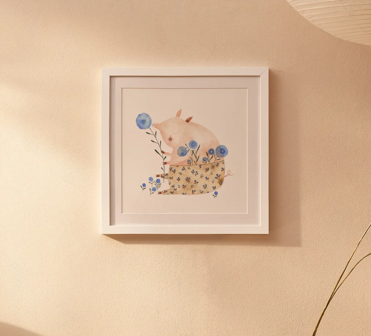 Claudia Voglhuber - Schweinchen mit Blumen poster con telaio in plastica da The Artcircle