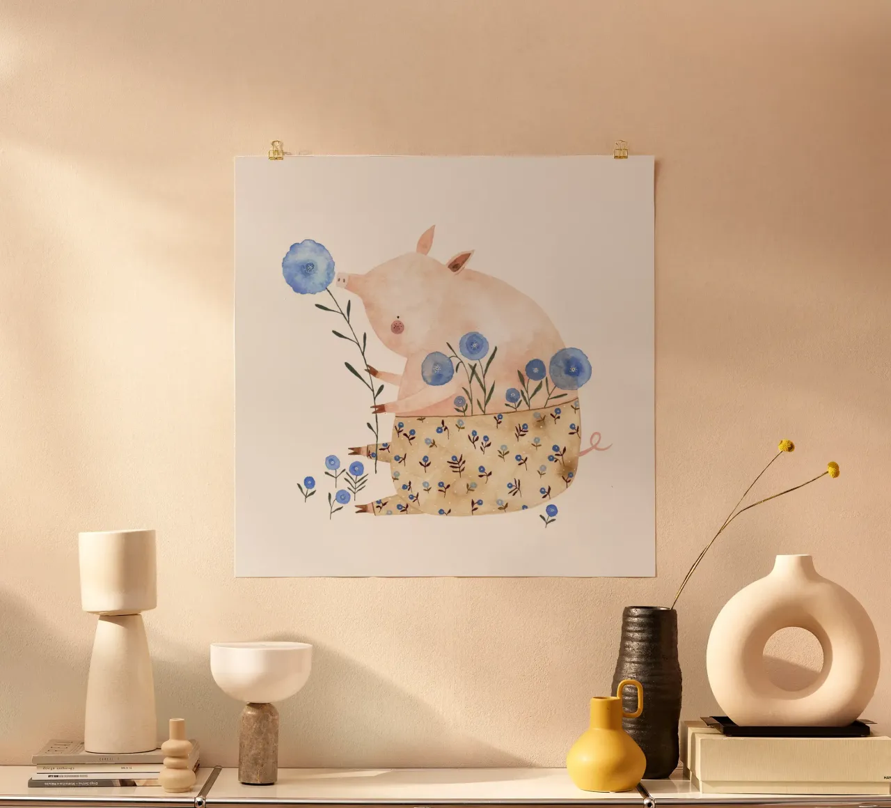 Claudia Voglhuber - Schweinchen mit Blumen poster con telaio in plastica da The Artcircle