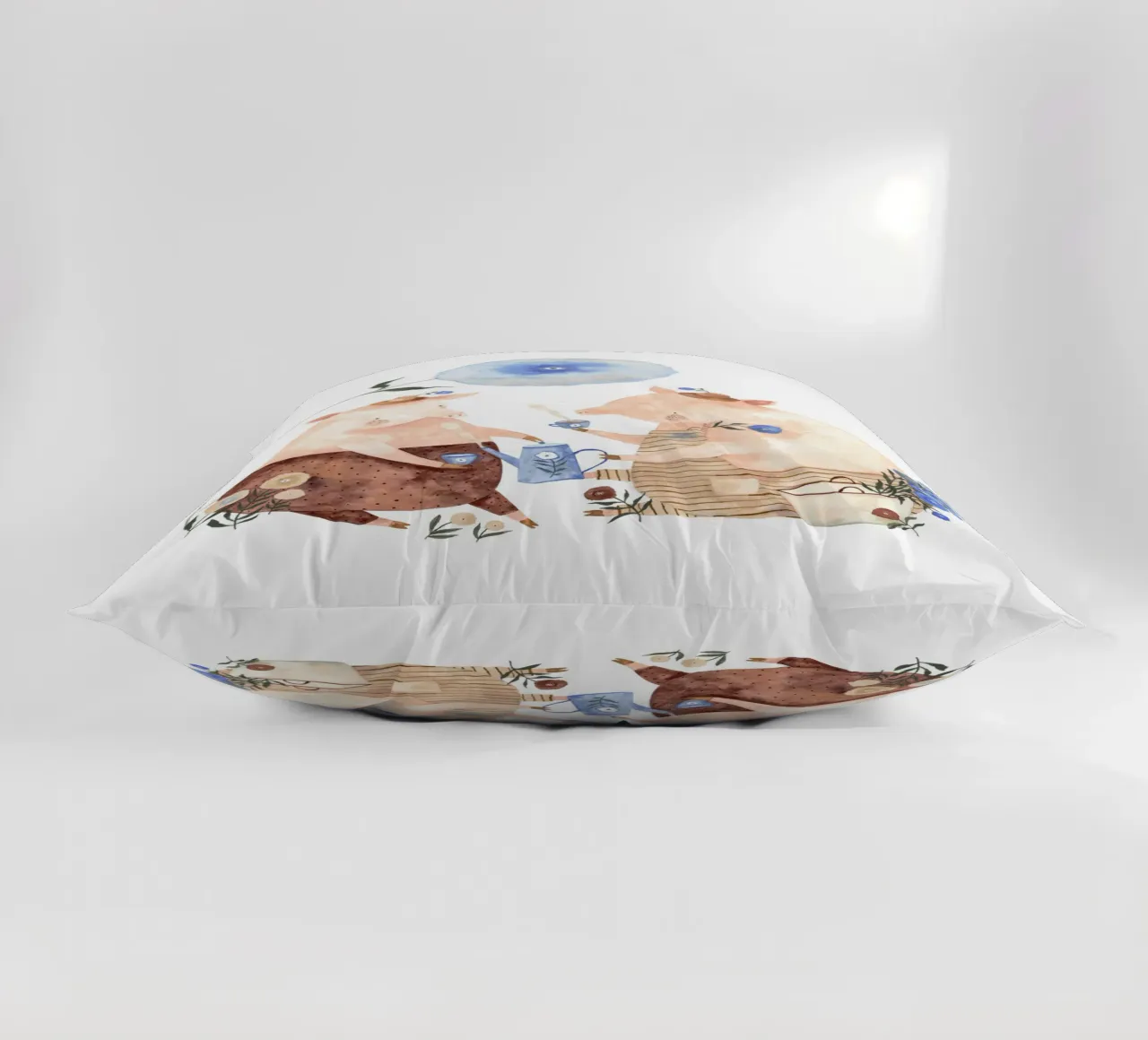 Claudia Voglhuber - Blumige Teezeit cuscino da The Artcircle