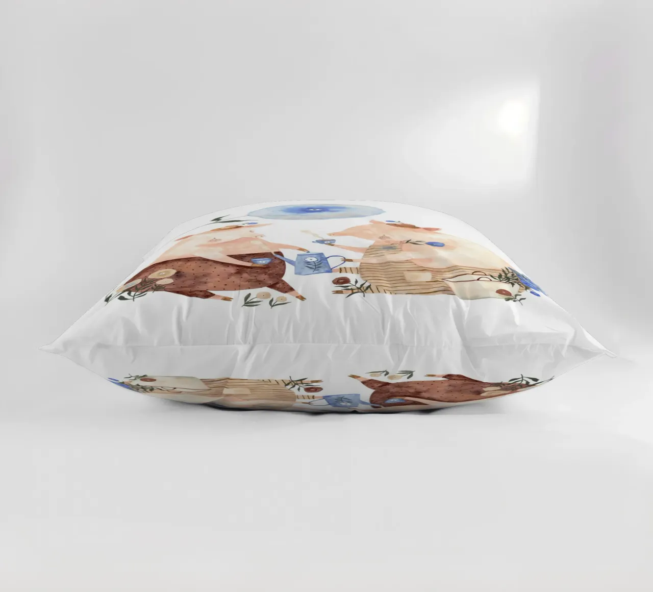 Claudia Voglhuber - Blumige Teezeit cuscino da The Artcircle