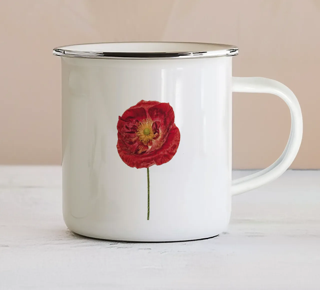 Eleganza audace: Papavero rosso scuro tazza in smalto da Curious Collections by Marielle Leenders