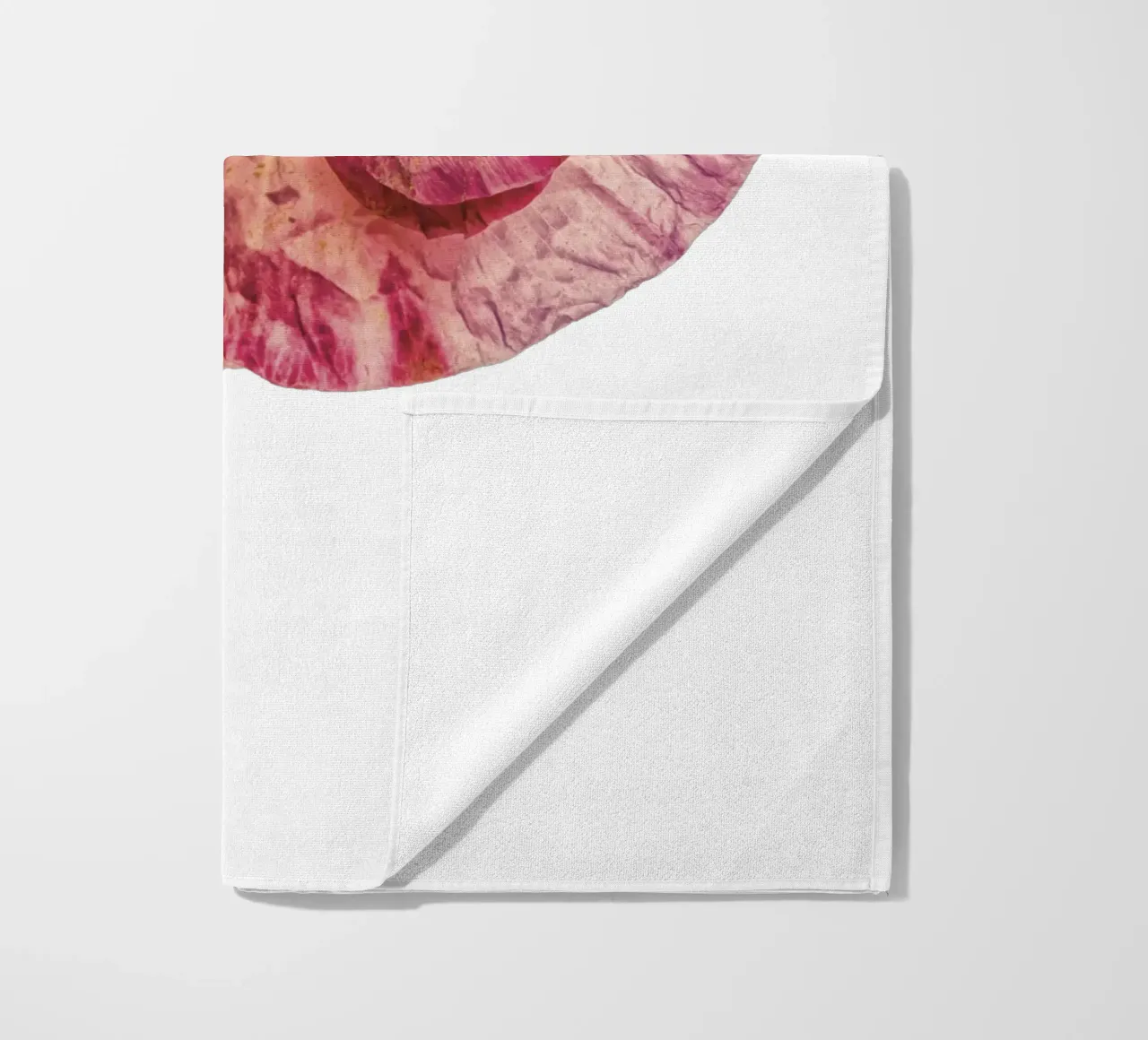 Amore in fiore: Papavero rosa a forma di cuore telo mare da Curious Collections by Marielle Leenders