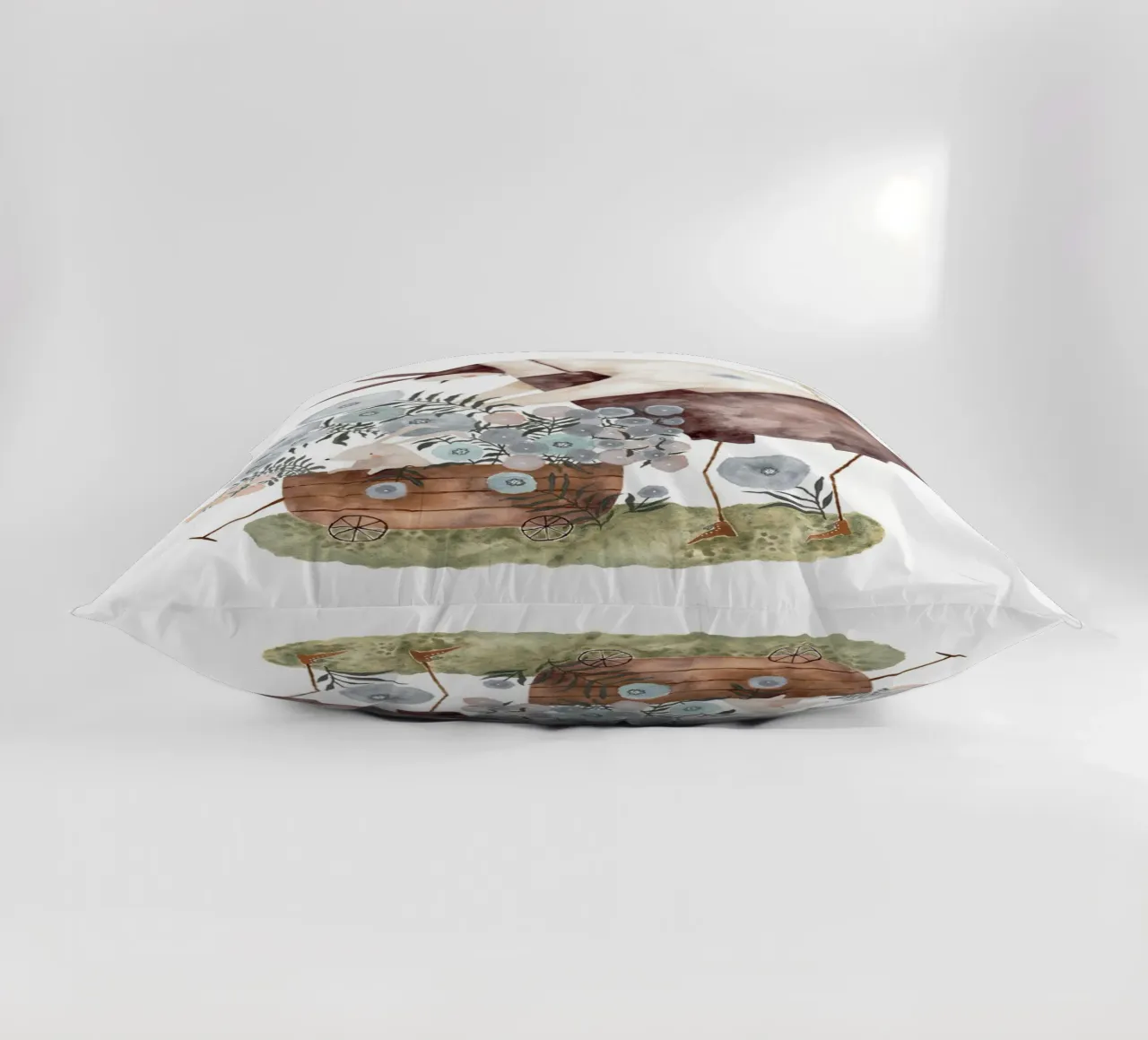 Claudia Voglhuber - Hase und Taube im Garten cuscino da The Artcircle
