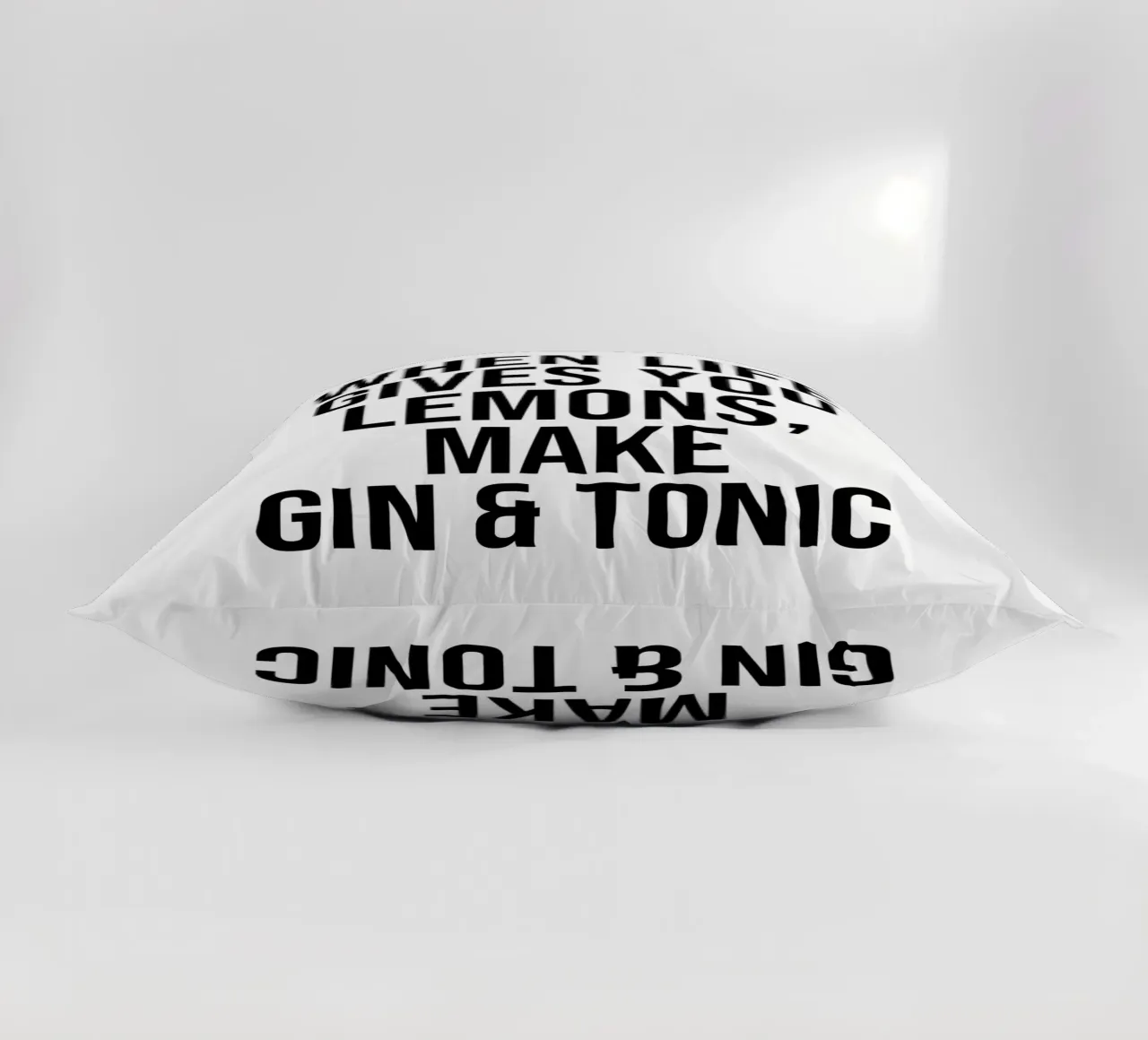Quando la vita ti dà i limoni, fai il gin tonic, cita cuscino da Paigaam Studio