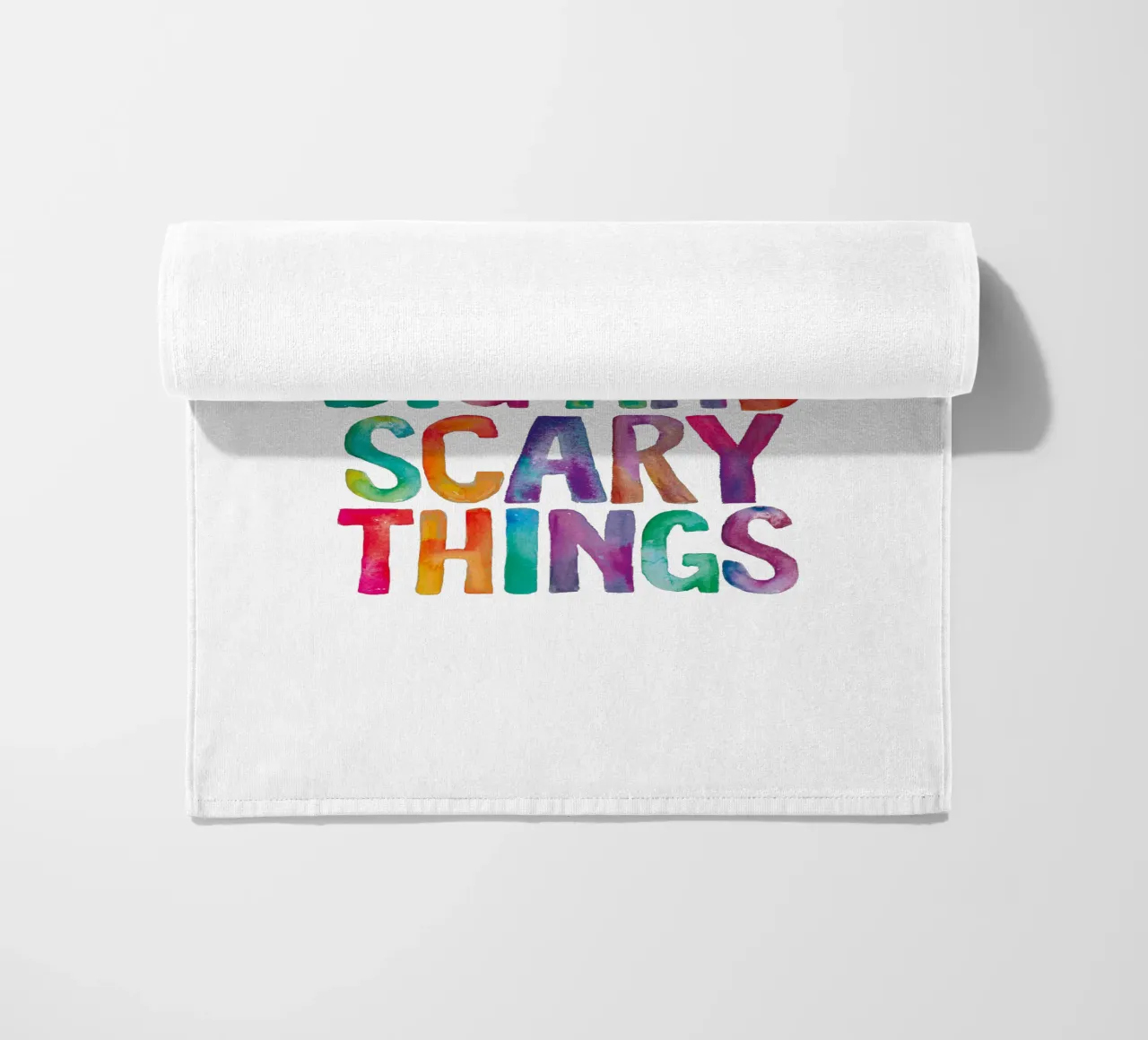 You Can Do Big and Scary Things Arc-en-ciel Typographie Design serviette de plage de THE MOTIVATED TYPE