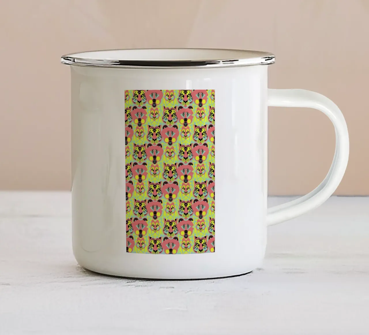 Lions and Tigers And Bears tazza in smalto da Gareth Pollock Design