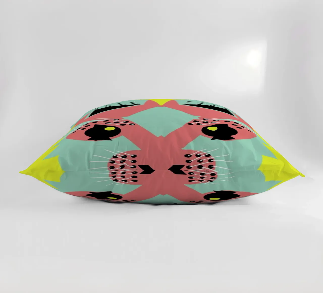 Rabbit Magic cuscino da Gareth Pollock Design