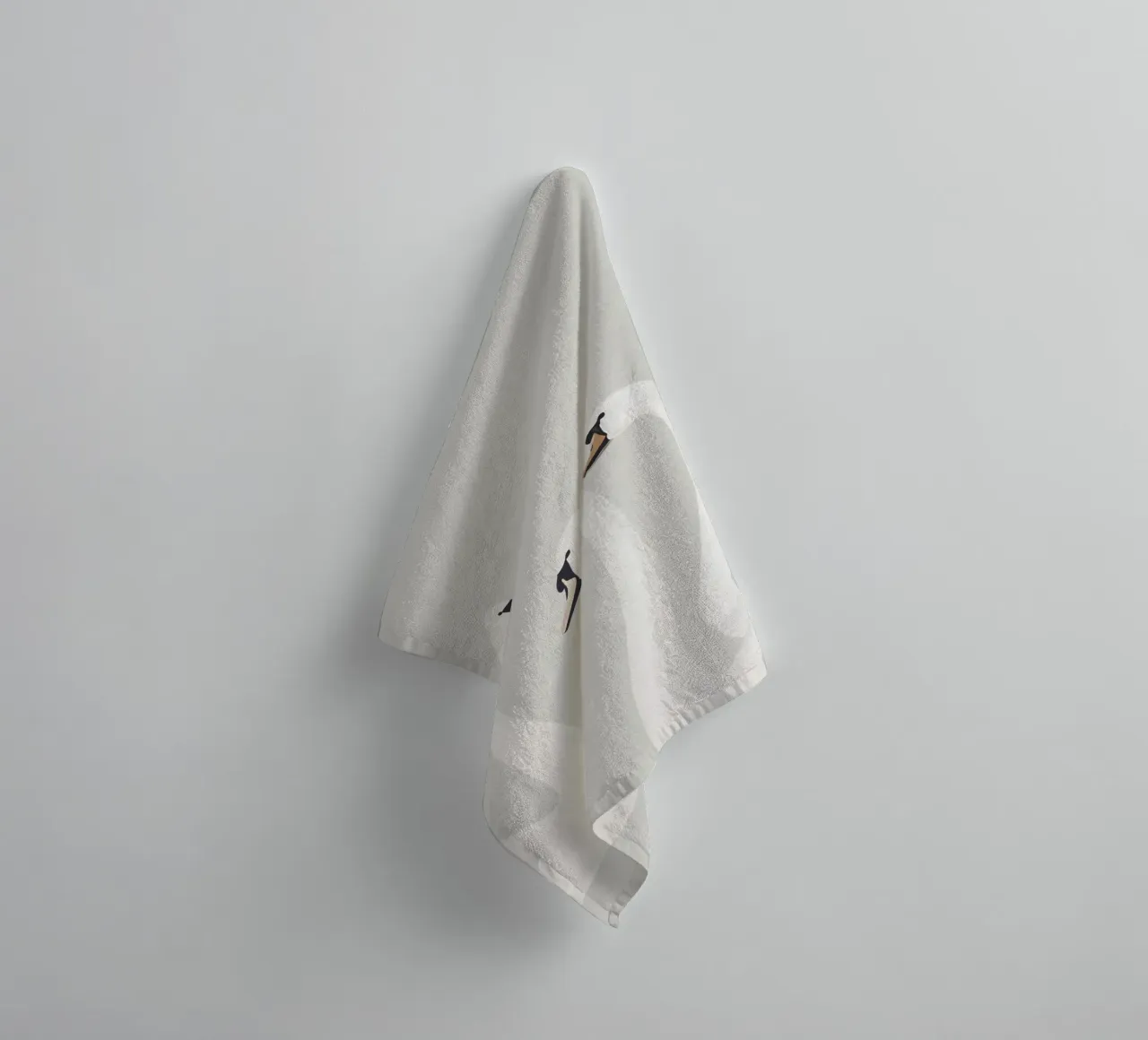 Cigni bianchi asciugamano da bagno da ThingDesign
