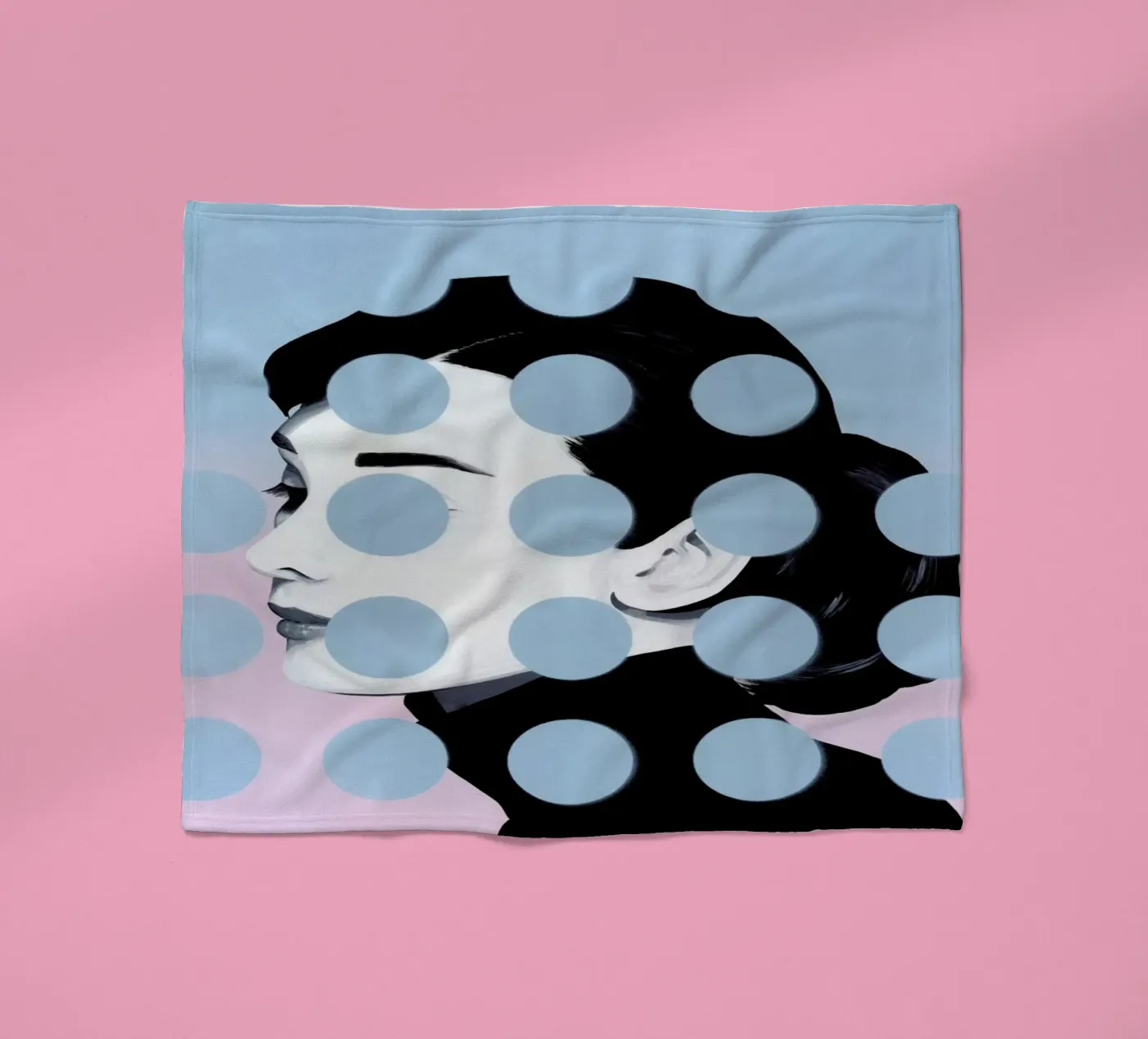 Audrey Dots Fleecedecke von Famous When Dead