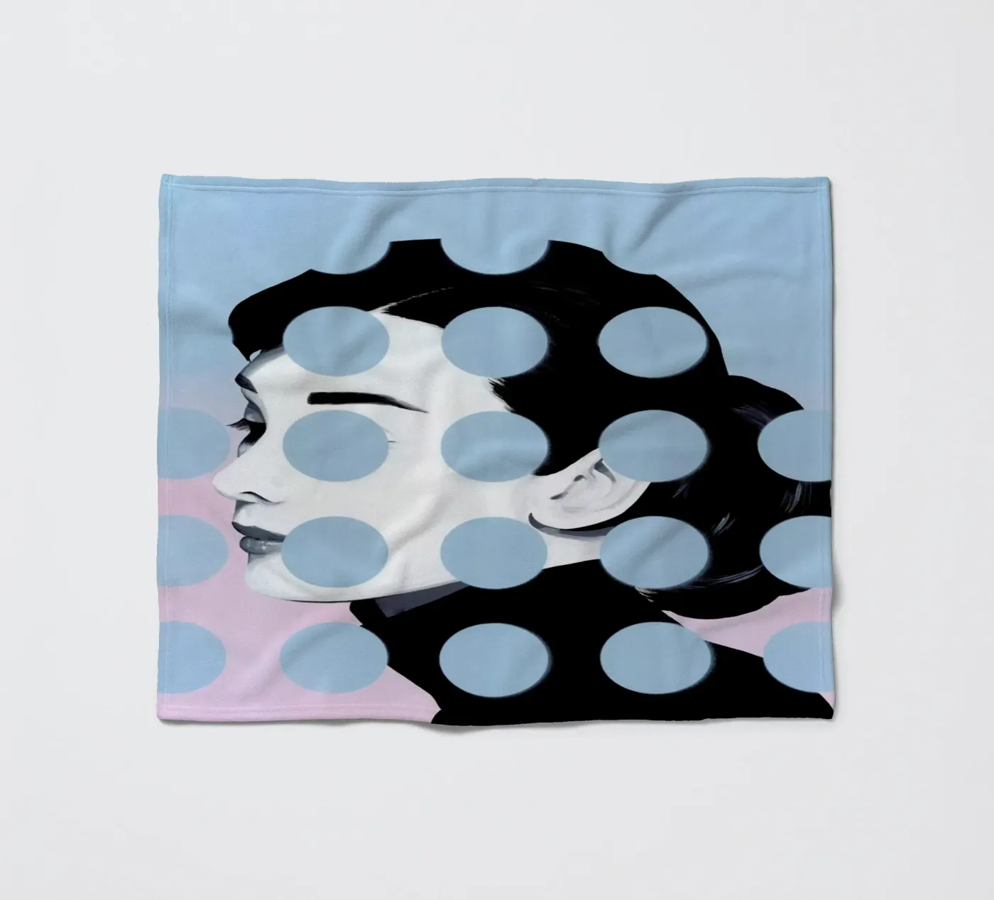 Audrey Dots Fleecedecke von Famous When Dead