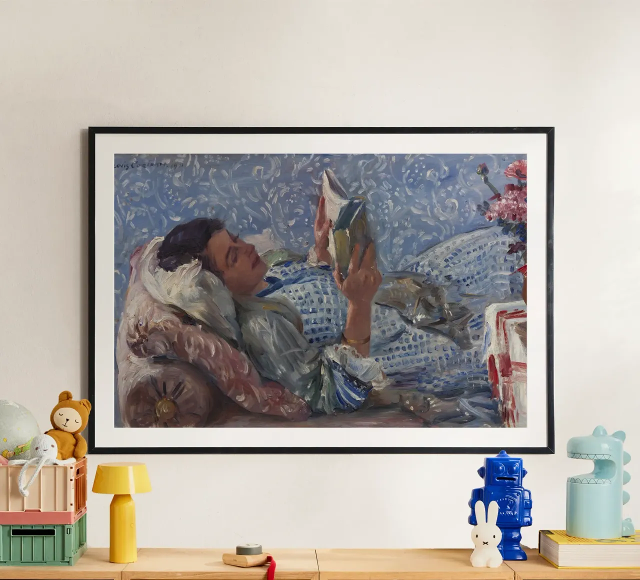 Lovis Corinth - Il lettore. 1911 poster con telaio in plastica da ARTOTHEK