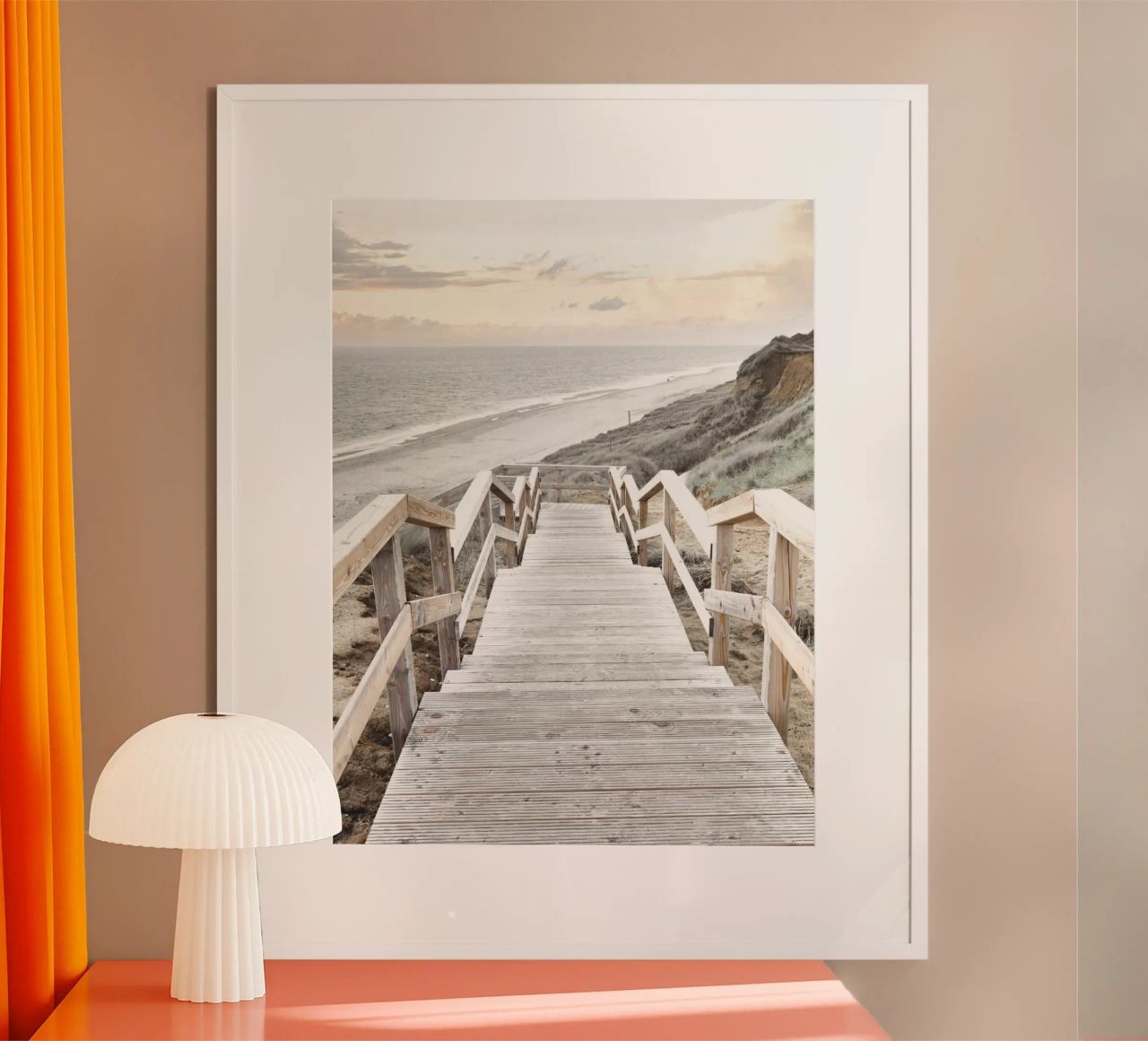 Vue sur la côte "Chemin en bois" - Design de plage apaisant poster de Whole©