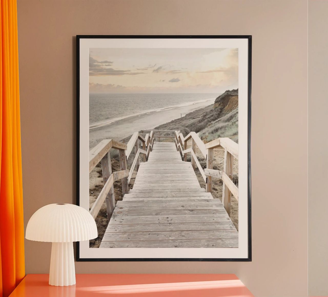 Vue sur la côte "Chemin en bois" - Design de plage apaisant poster de Whole©