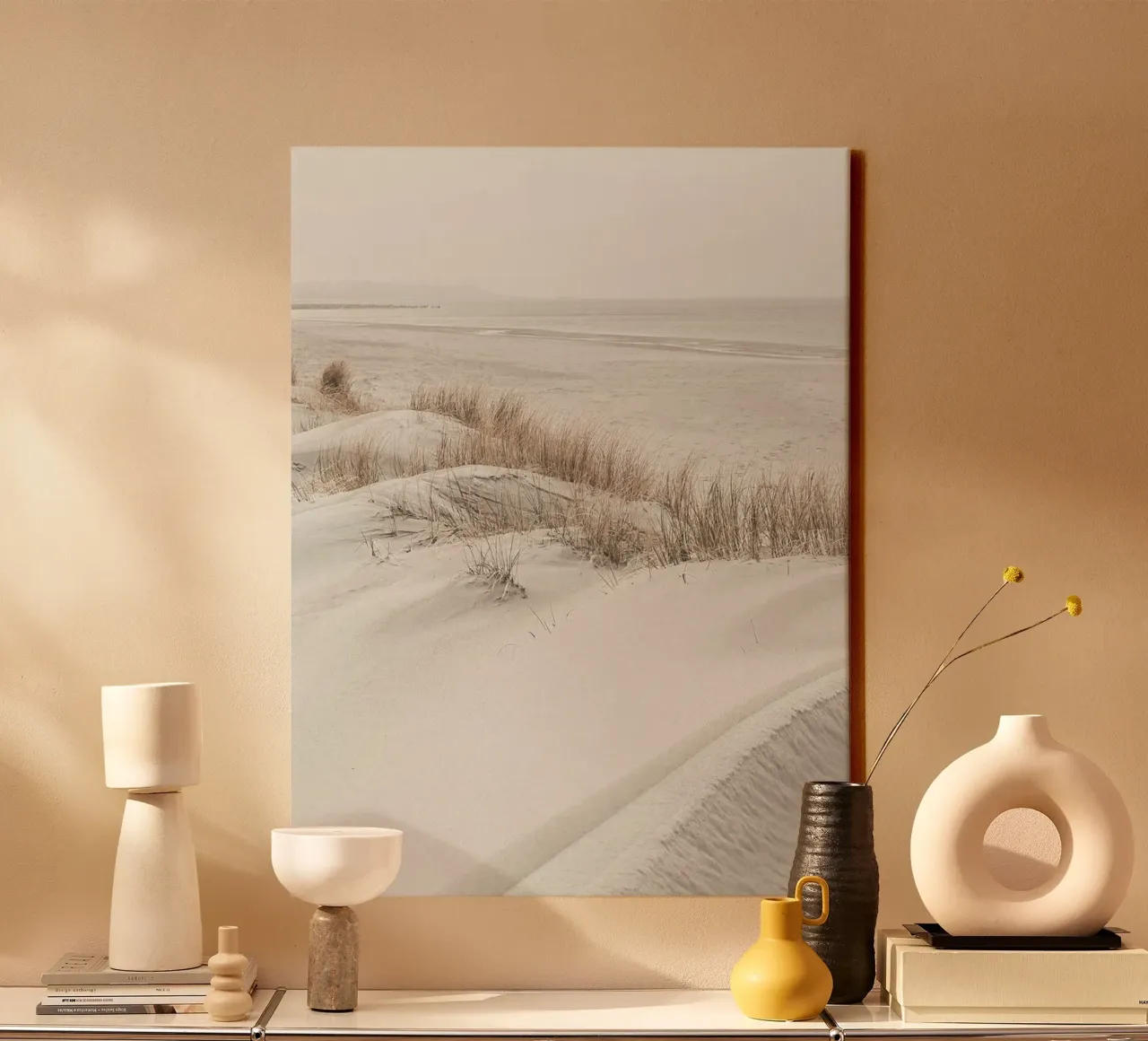 Zachte duinen op het strand - rustgevend kustlandschap canvas met Baklijst van Whole©