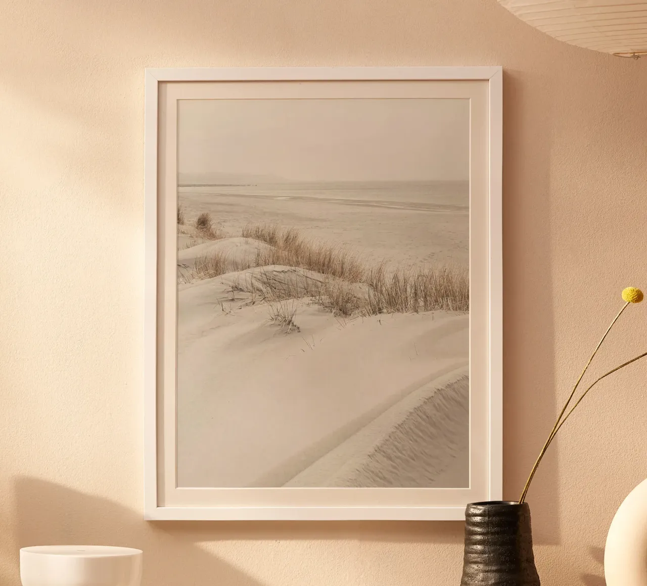 Sanfte Dünen am Strand – Beruhigende Küstenlandschaft Poster von Whole©