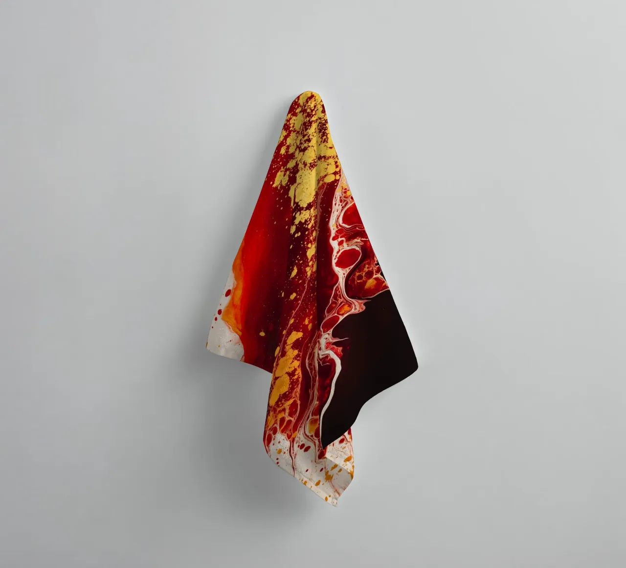 Feu d'artifice d'émotions | Art fluide | Rouge avec or serviette de bain de Autofocus