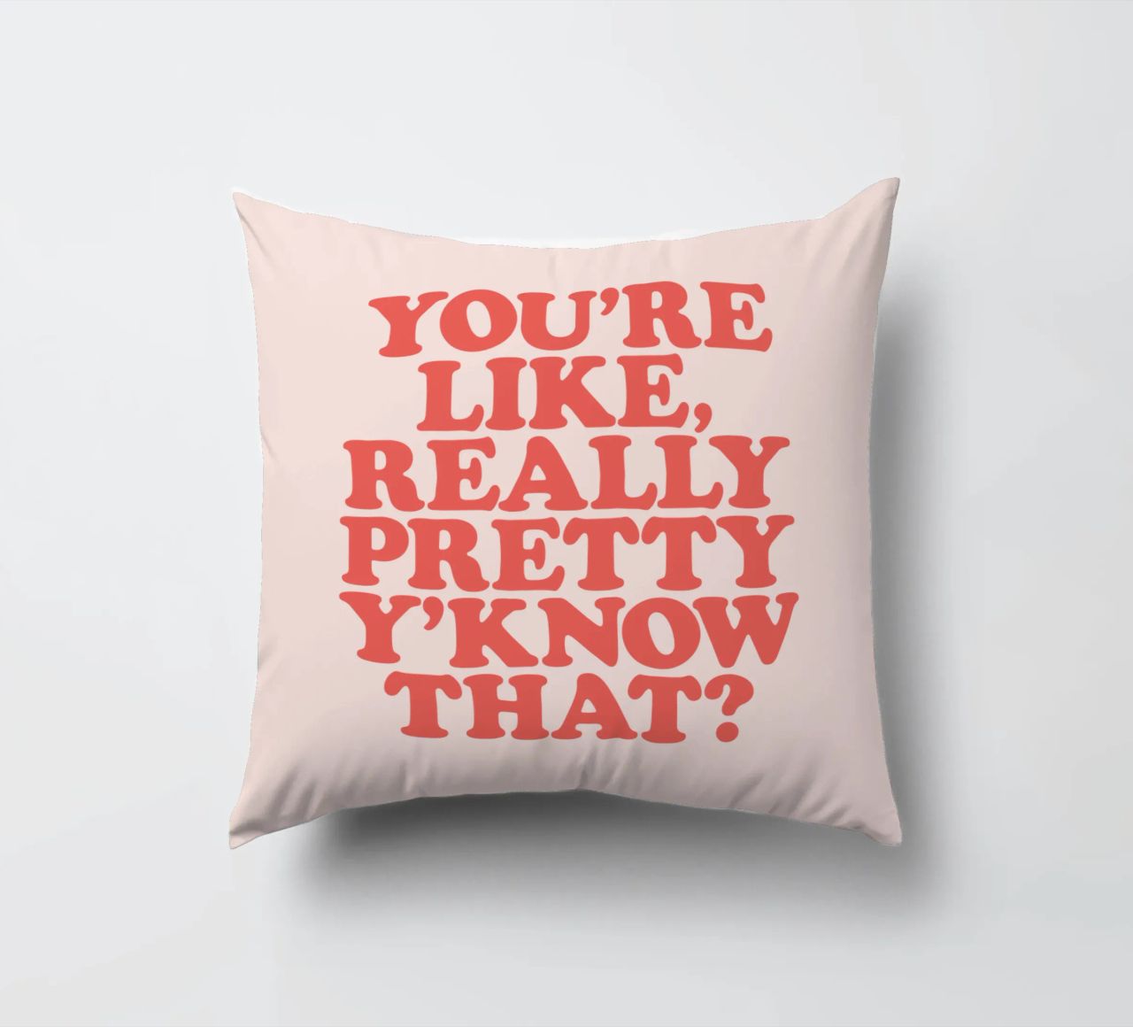 Sei davvero bella, sai che design tipografico! cuscino da THE MOTIVATED TYPE