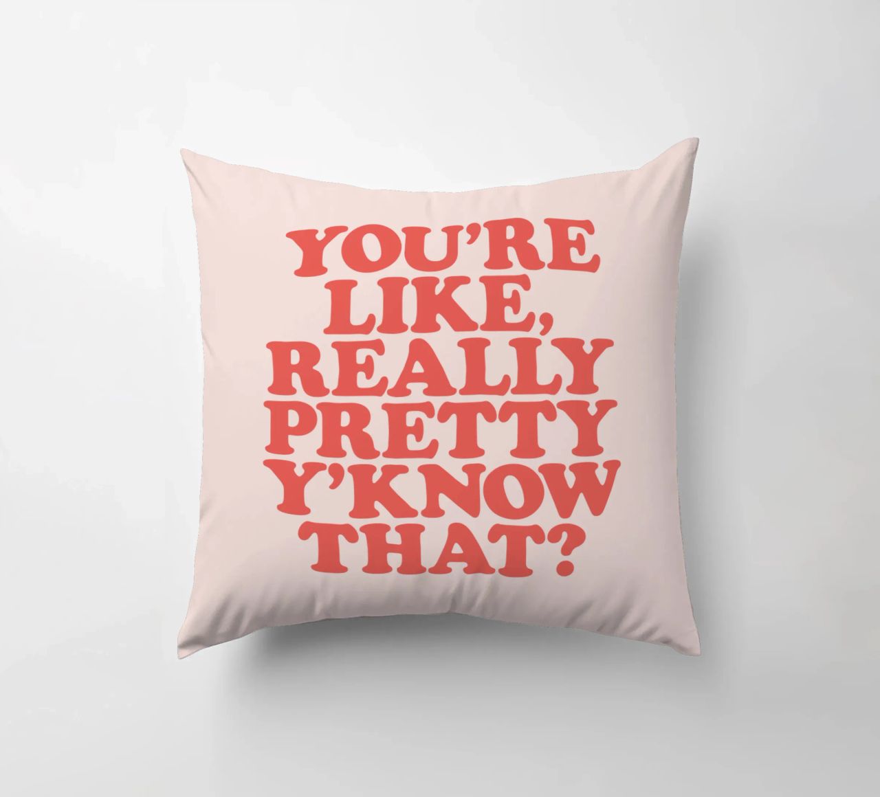 Sei davvero bella, sai che design tipografico! cuscino da THE MOTIVATED TYPE