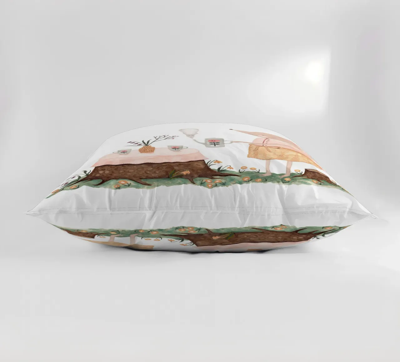 Claudia Voglhuber - Maus mit Tee cuscino da The Artcircle