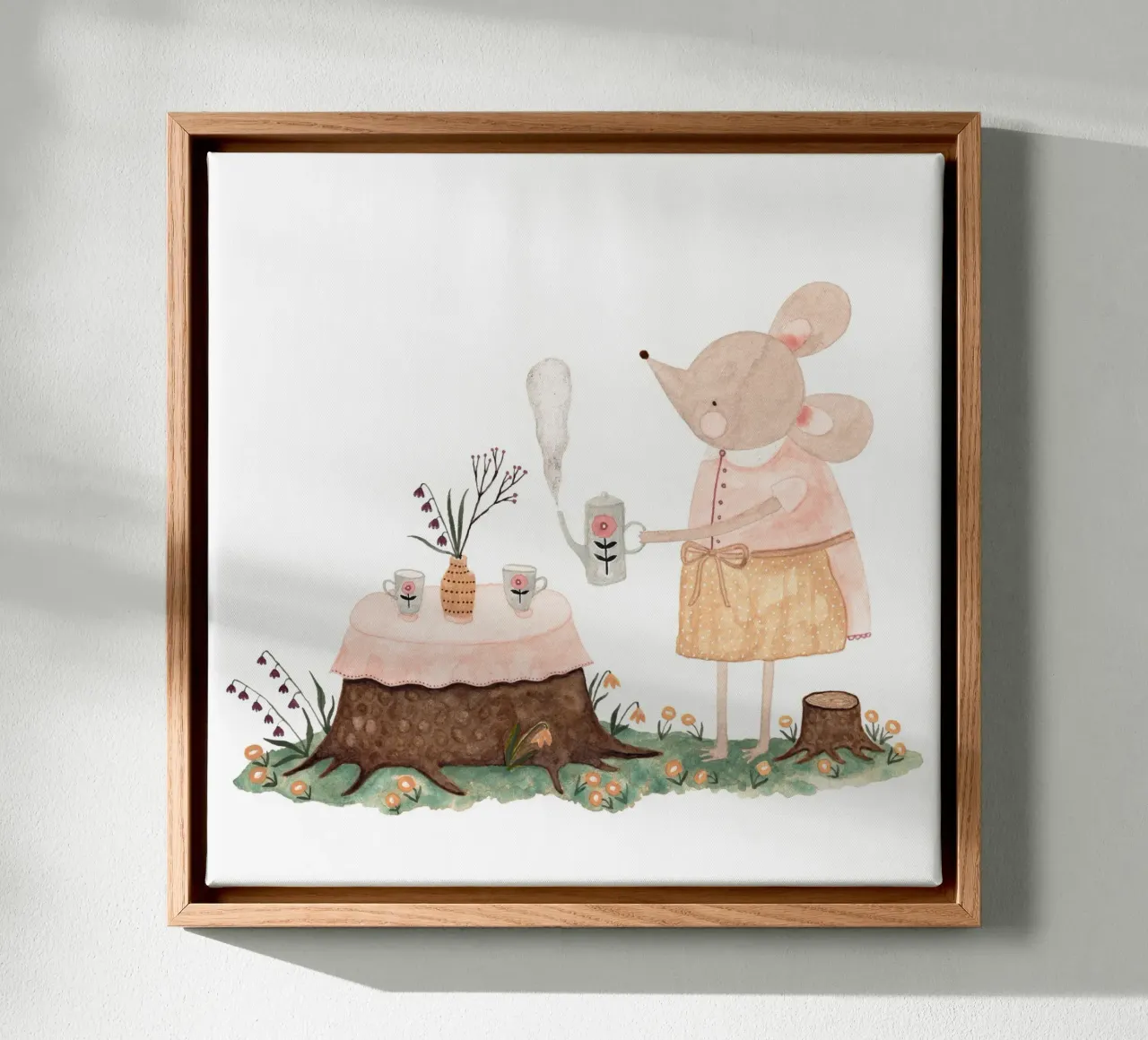 Claudia Voglhuber - Maus mit Tee tela con Cornice a cassetta da The Artcircle