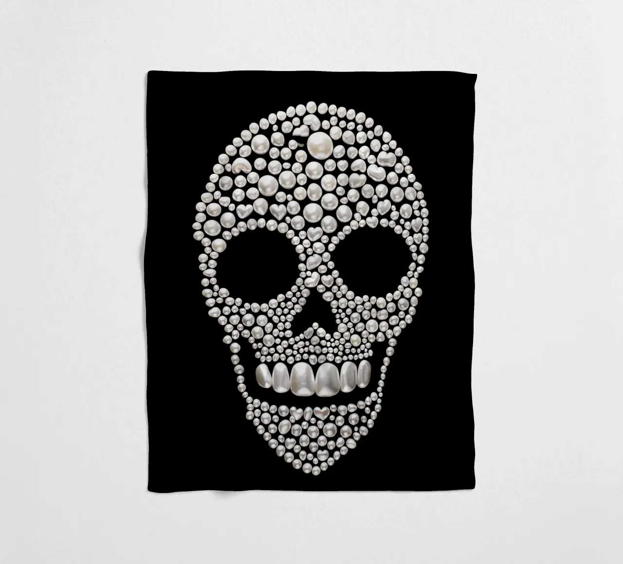 Teschio di perle Couture | Teschio realizzato con perle d'argento coperta in pile da Autofocus