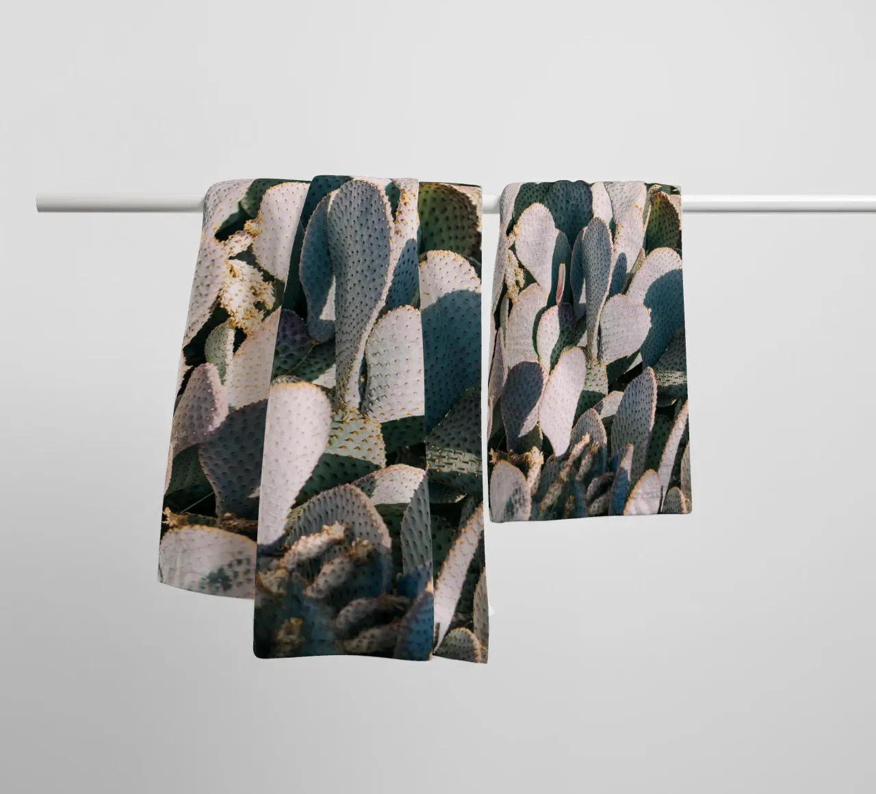 Desert Cacti Closeup asciugamano da bagno da patiphotography