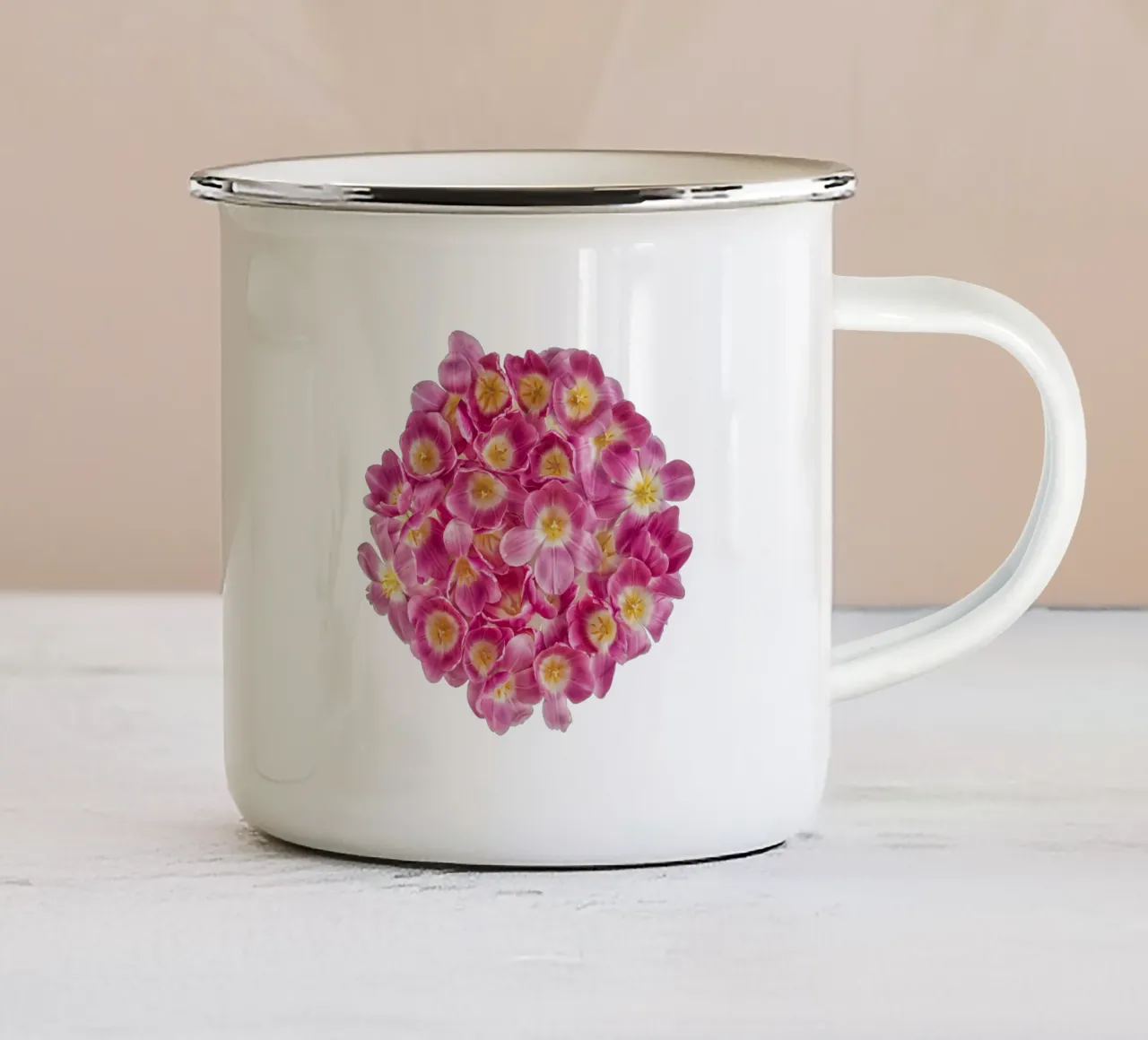 Blooming Circle: Pink Tulip Bouquet tazza in smalto da Curious Collections by Marielle Leenders