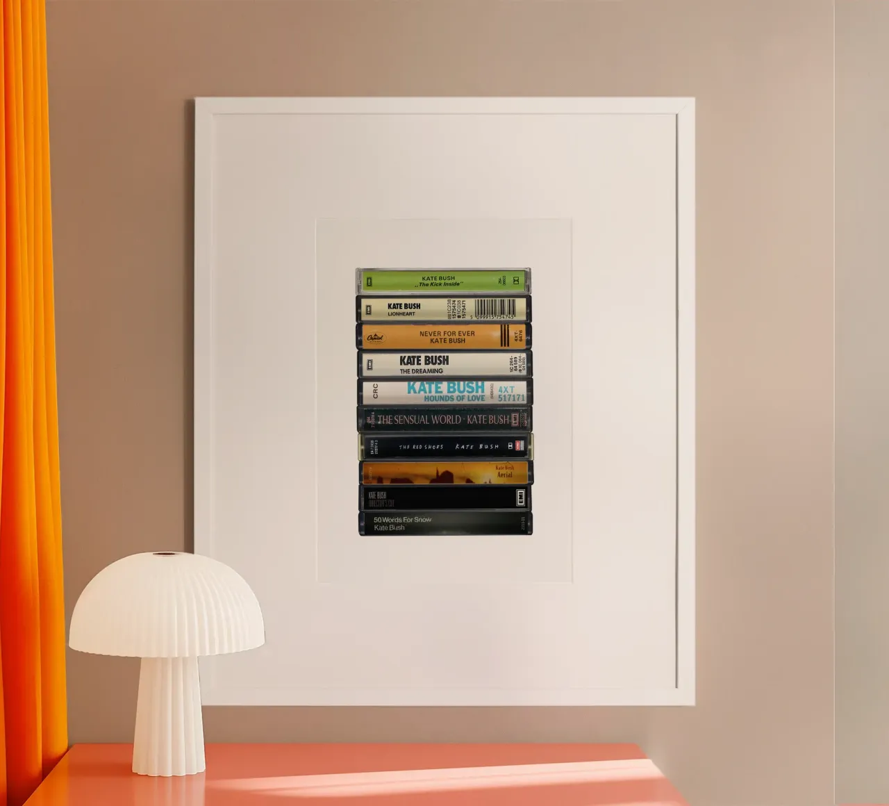 Kate Bush - Album raccolti - Stampa su cassetta poster con telaio in legno da MrMustardPrints