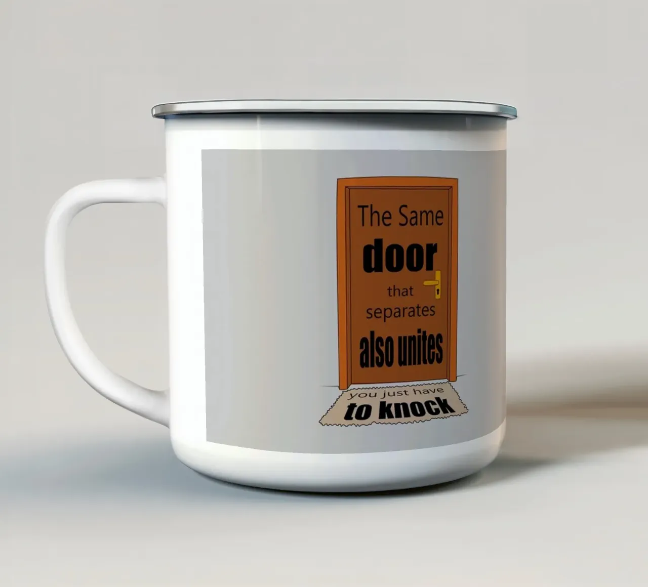 La stessa porta che separa unisce anche tazza in smalto da Loobs