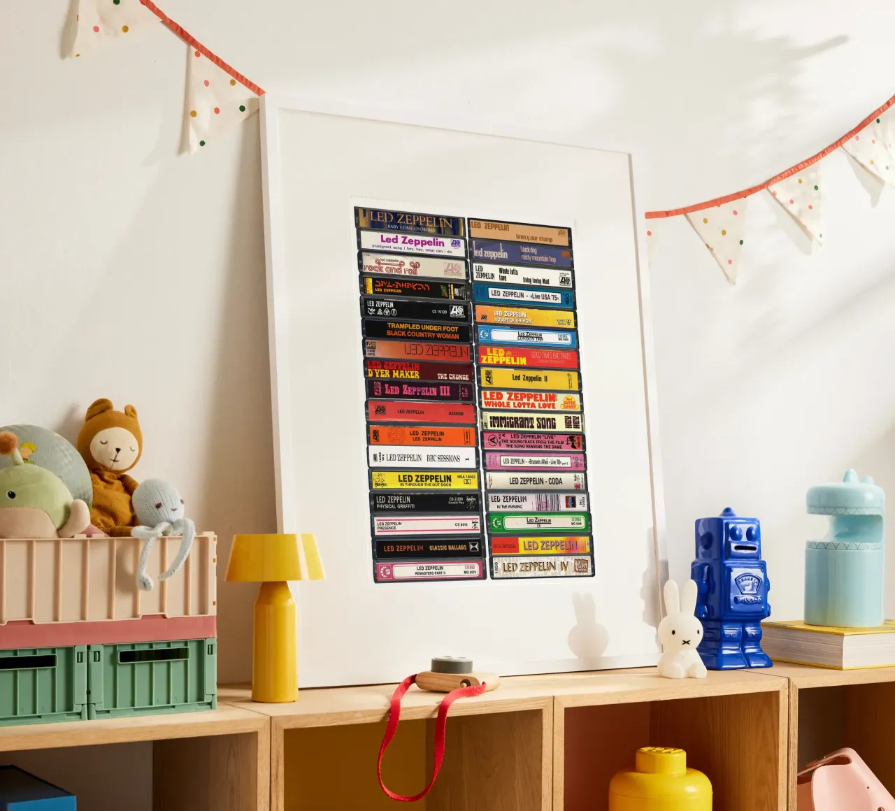 Led Zeppelin - Singoli e album raccolti - Stampa su cassetta poster con telaio in plastica da MrMustardPrints