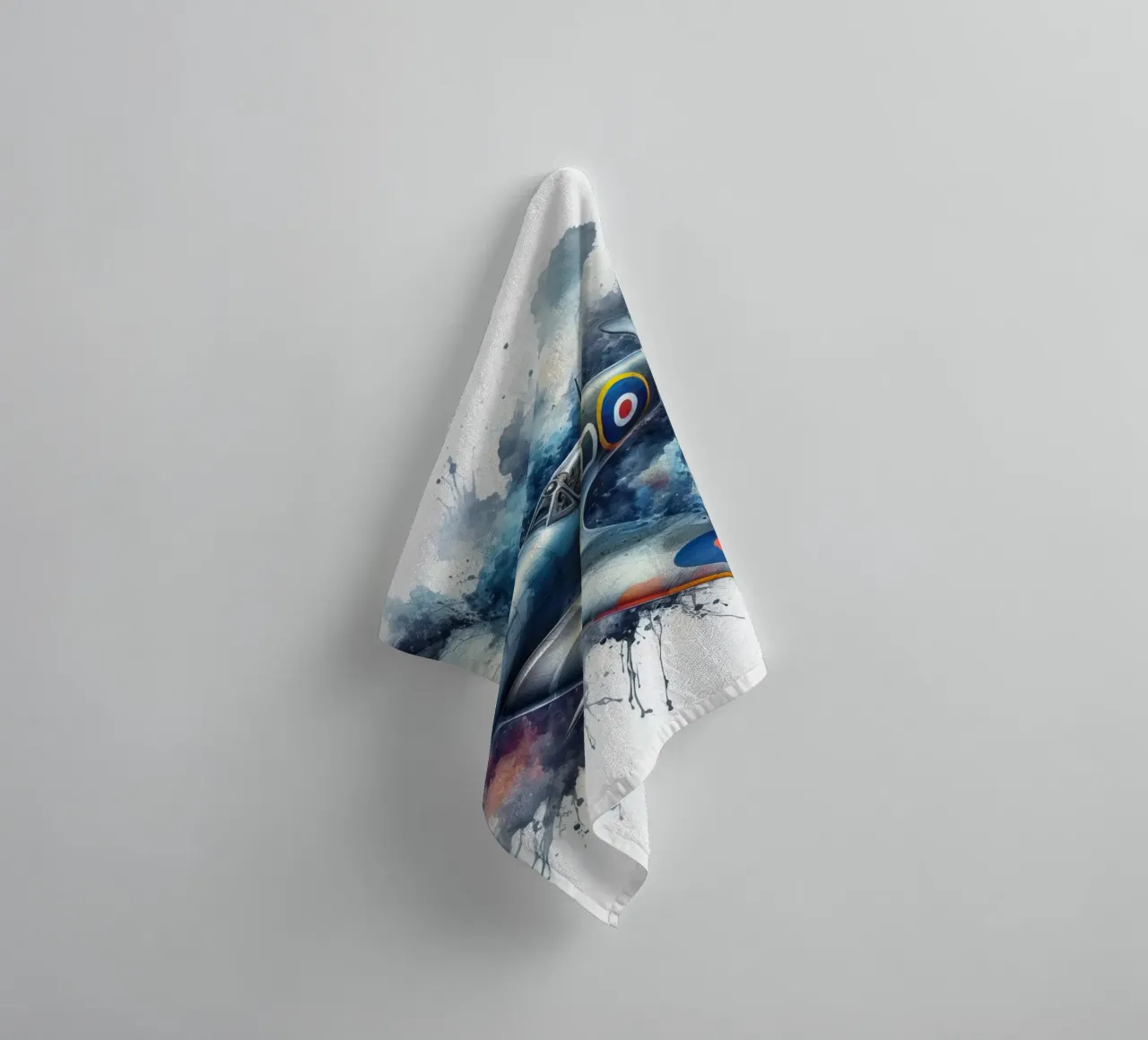 Spitfire a toda velocidad dibujado en acuarela con salpicaduras toalla de baño de ARTVI-SHOP
