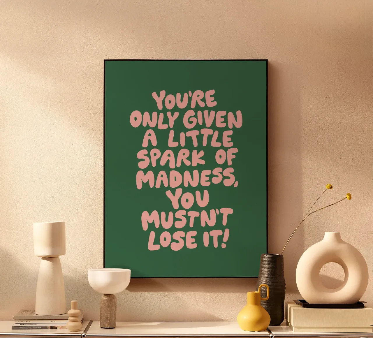 Du hast nur ein kleines Fünkchen Wahnsinn, das du nicht verlieren darfst Acryl-Glas von THE MOTIVATED TYPE