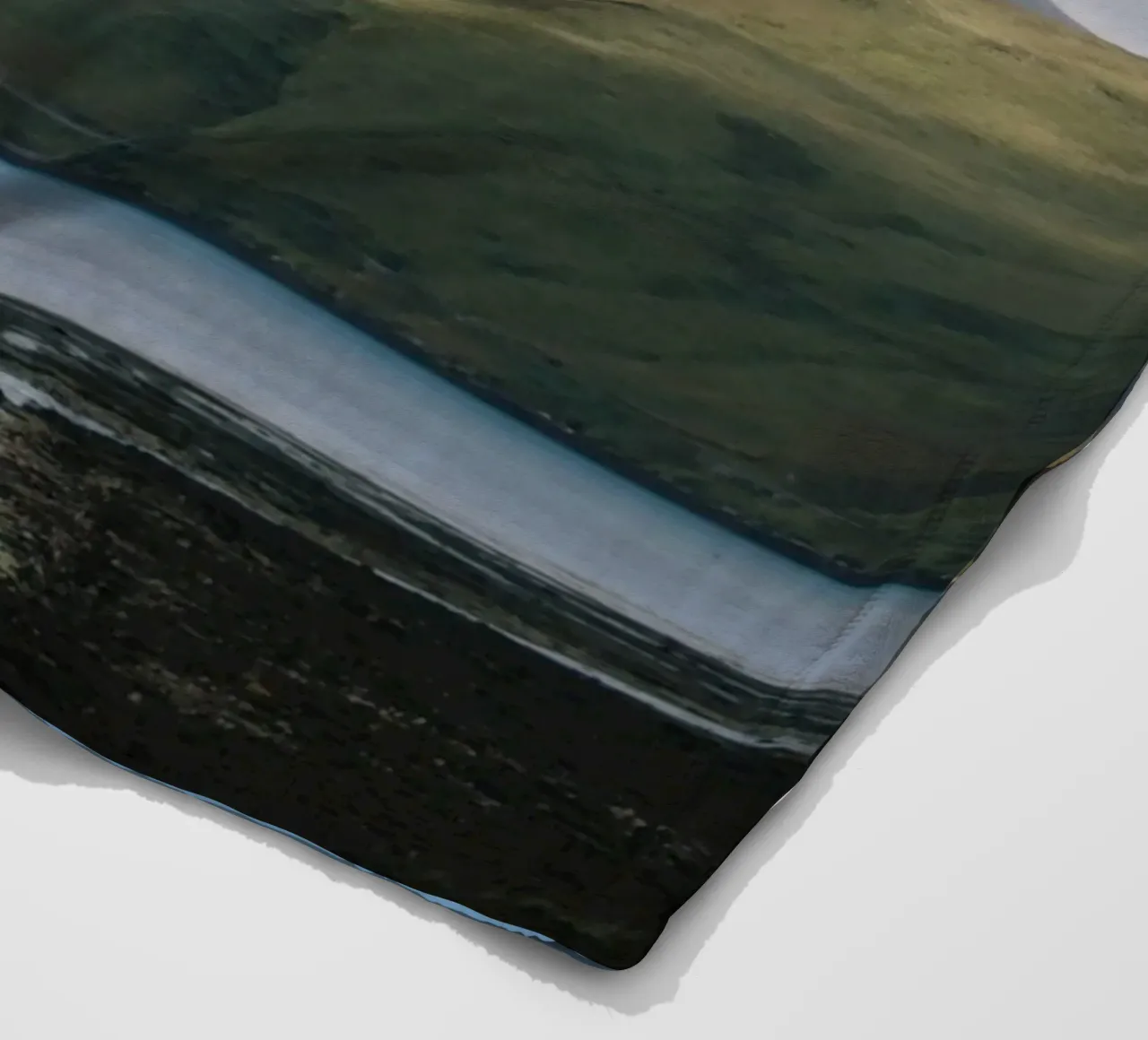 Irish Mountains with a riding horse coperta in pile da The Wild Creative Studio