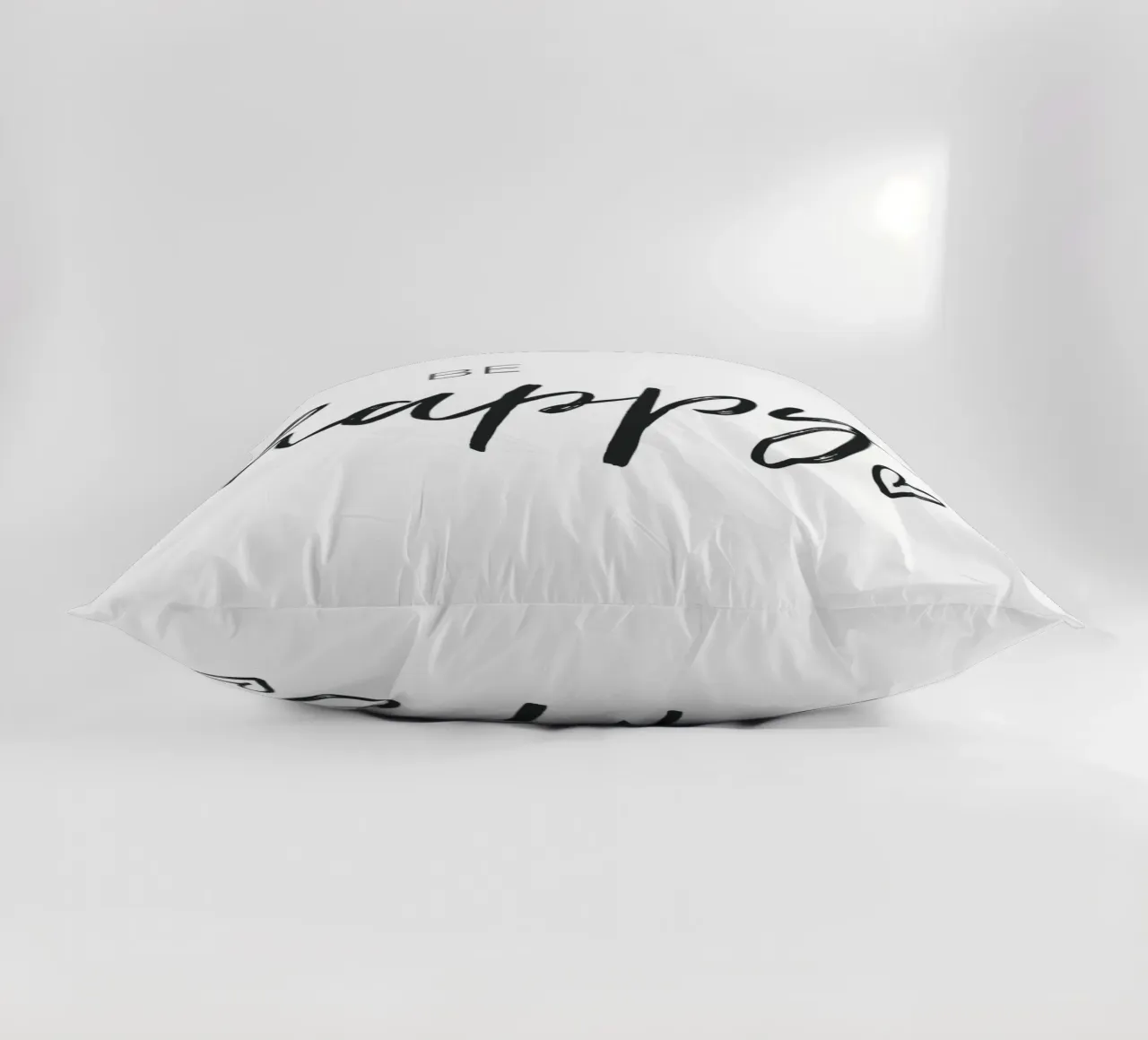 Be Happy - Design tipografico di ispirazione cuscino da Whole©