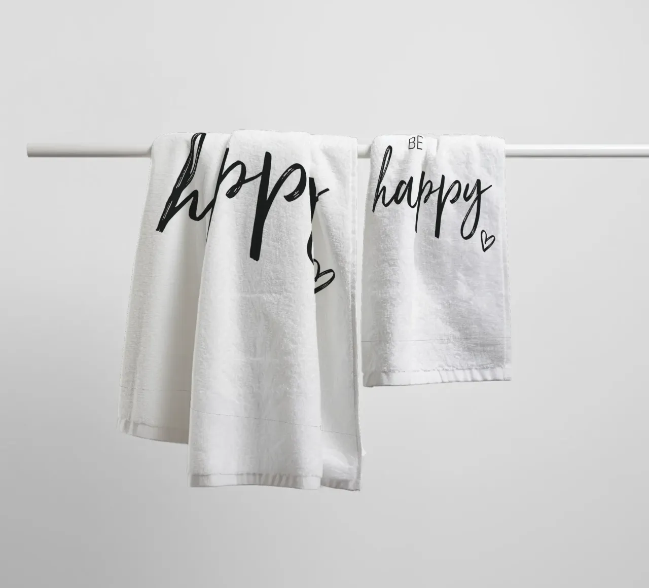 Be Happy - Design tipografico di ispirazione asciugamano da bagno da Whole©