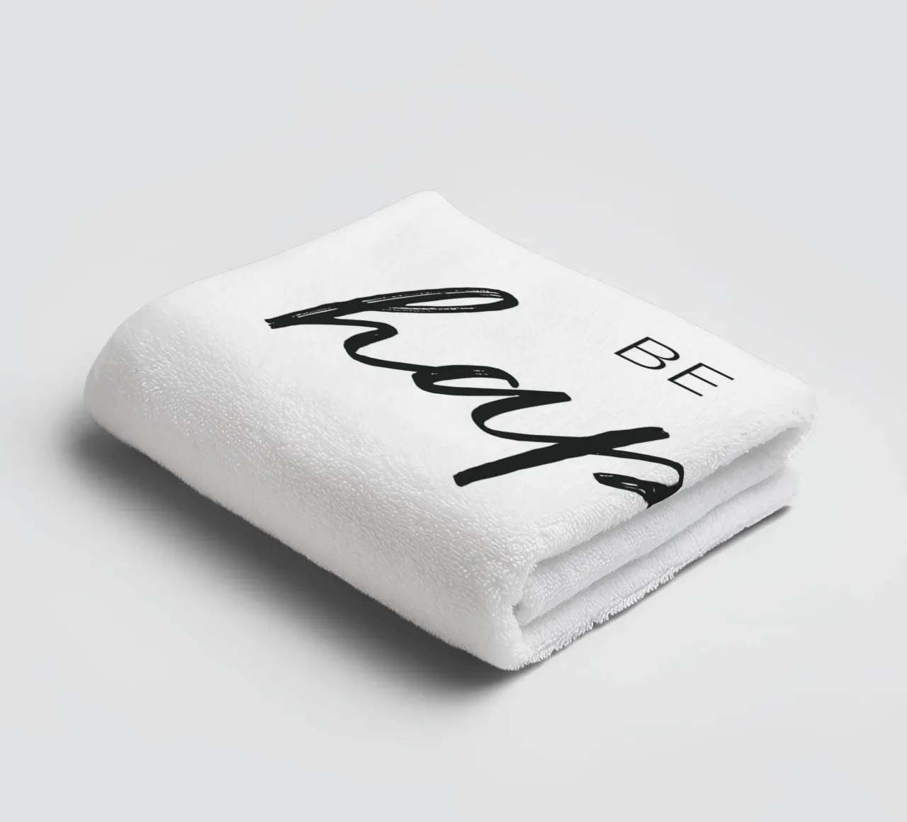 Be Happy - Design tipografico di ispirazione asciugamano da bagno da Whole©