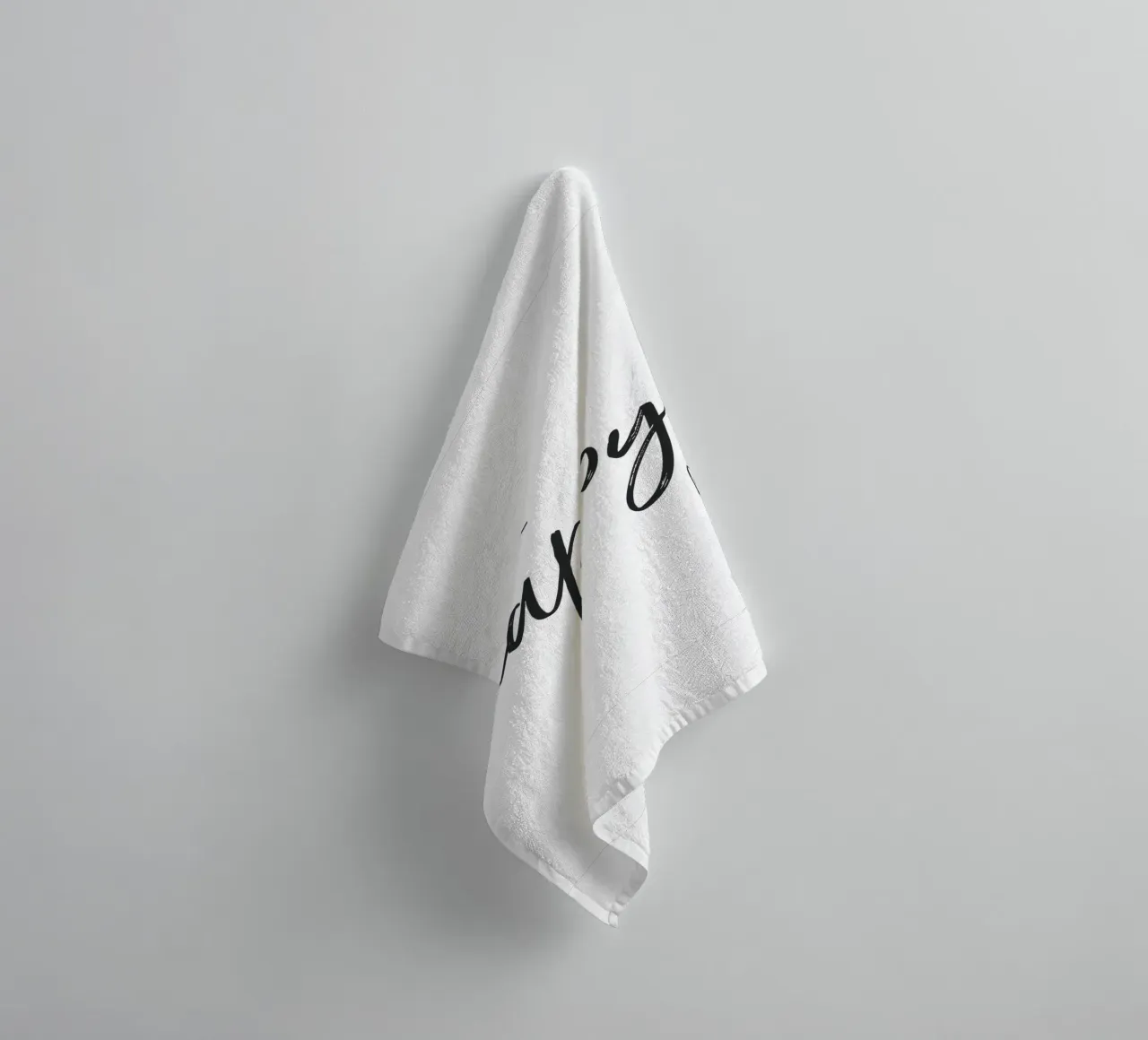 Be Happy - Design tipografico di ispirazione asciugamano da bagno da Whole©