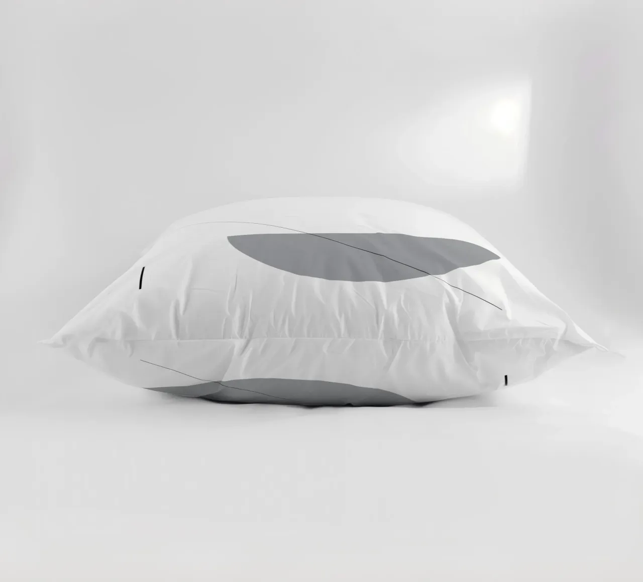 Bianco e nero 02 cuscino da KHouse Studio